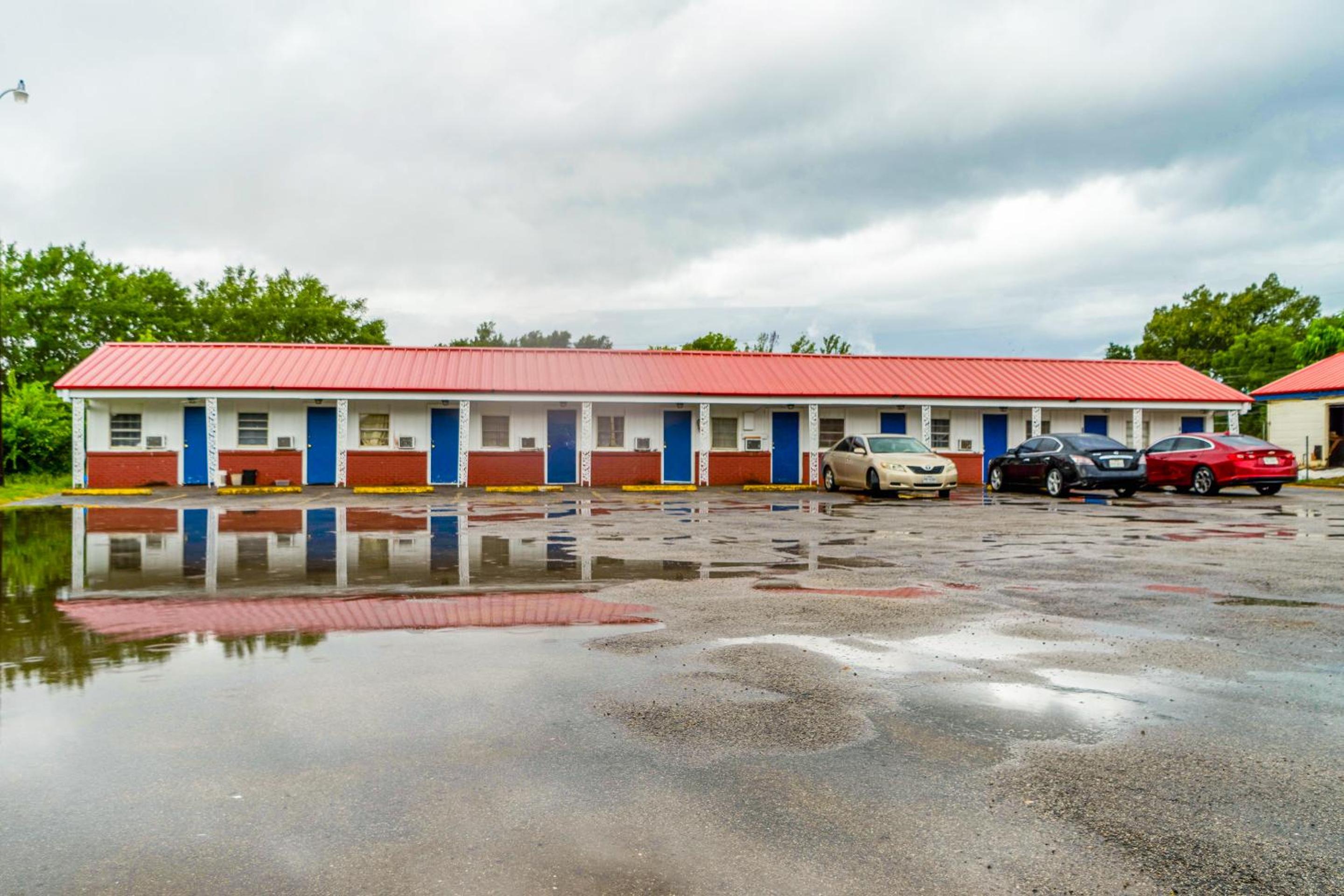 Palestine Vacations - Budget Inn By OYO Palestine TX Hwy 79 - Property Image 2