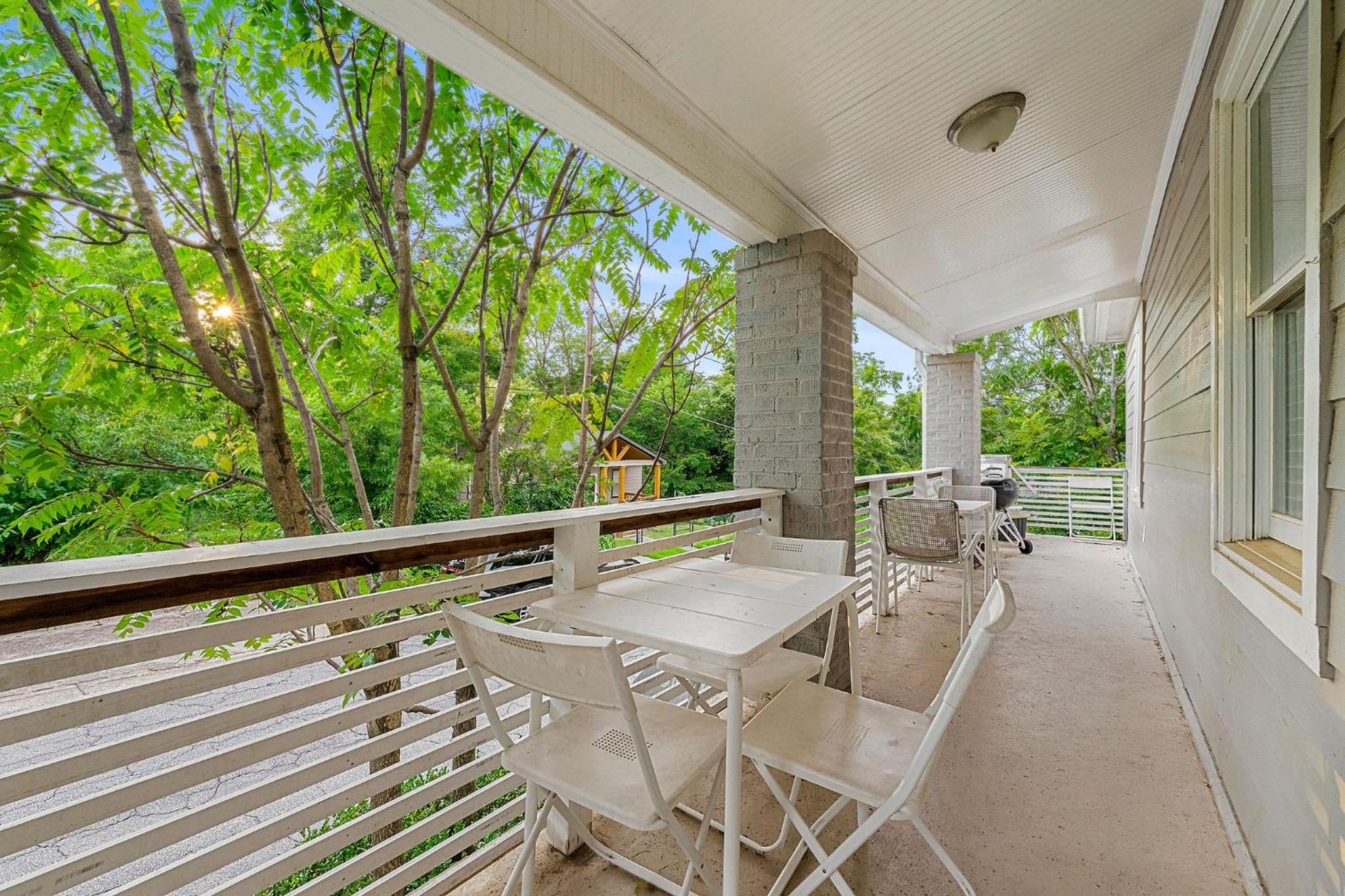 Spacious Home Near Zoo Atlanta l Sleeps 12 Includ view 2