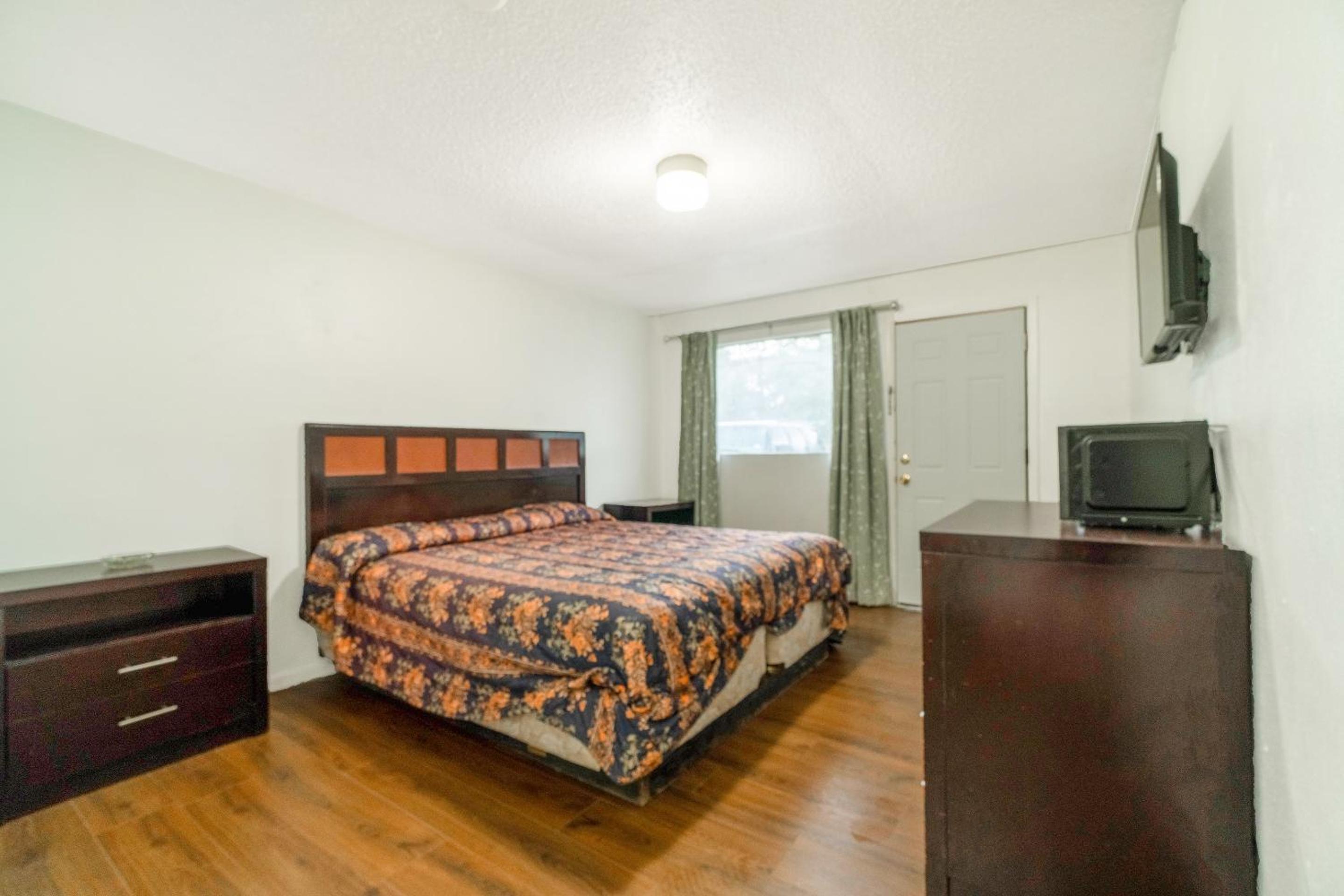 Palestine Vacations - Budget Inn By OYO Palestine TX Hwy 79 - Property Image 39