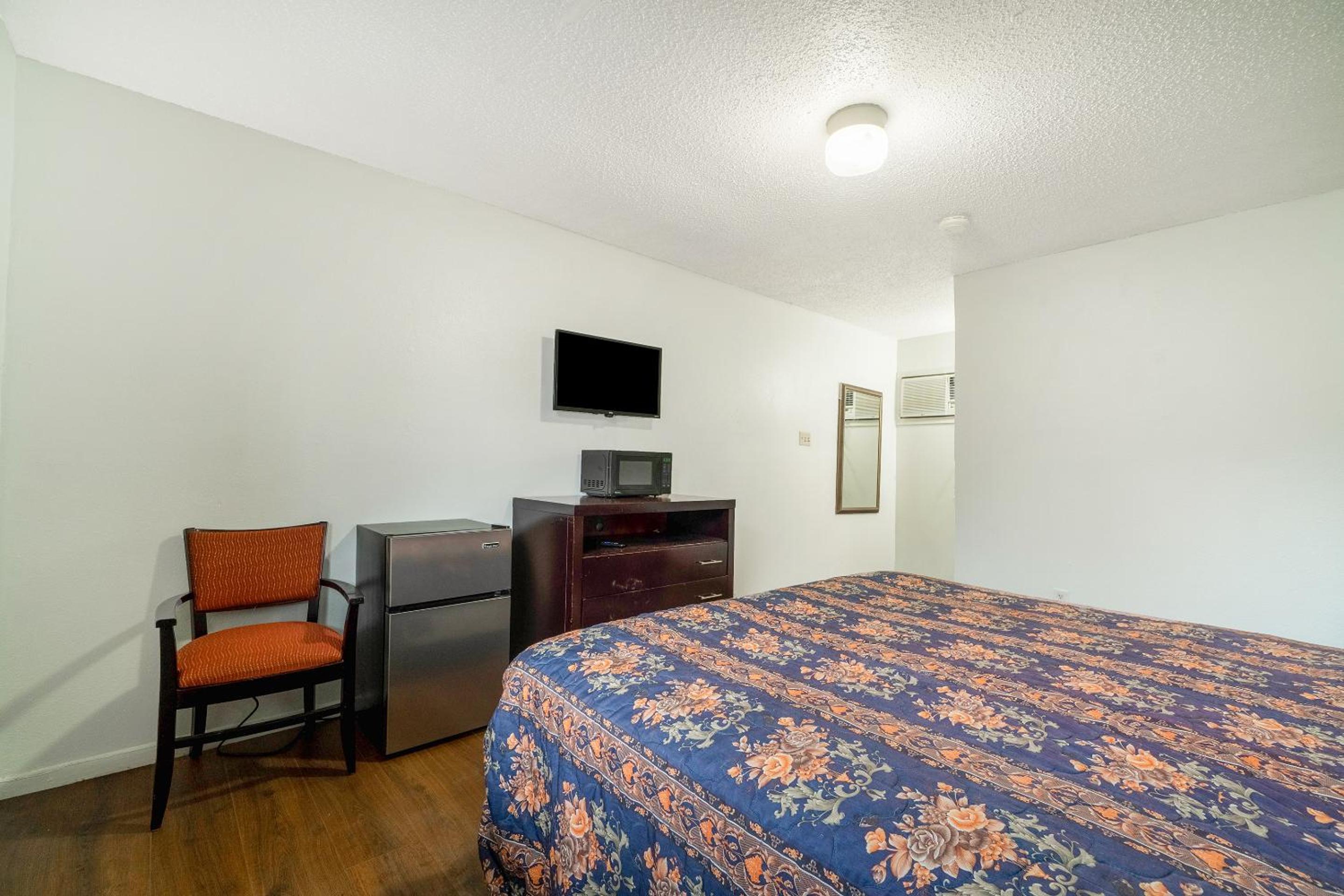Palestine Vacations - Budget Inn By OYO Palestine TX Hwy 79 - Property Image 38