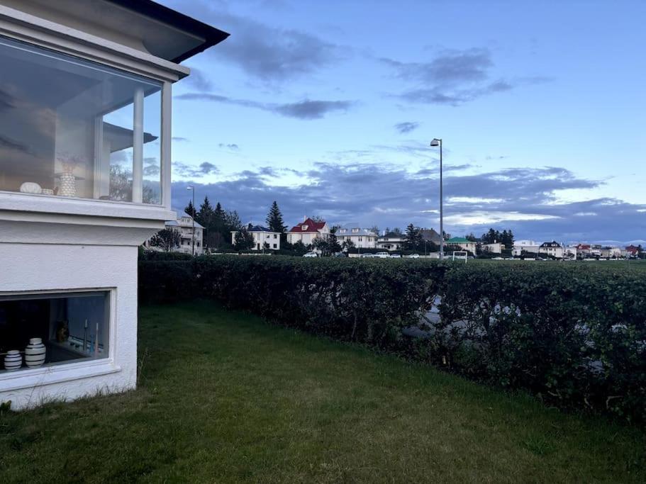 Sea side 3BR in central Reykjavik with free parking view 4