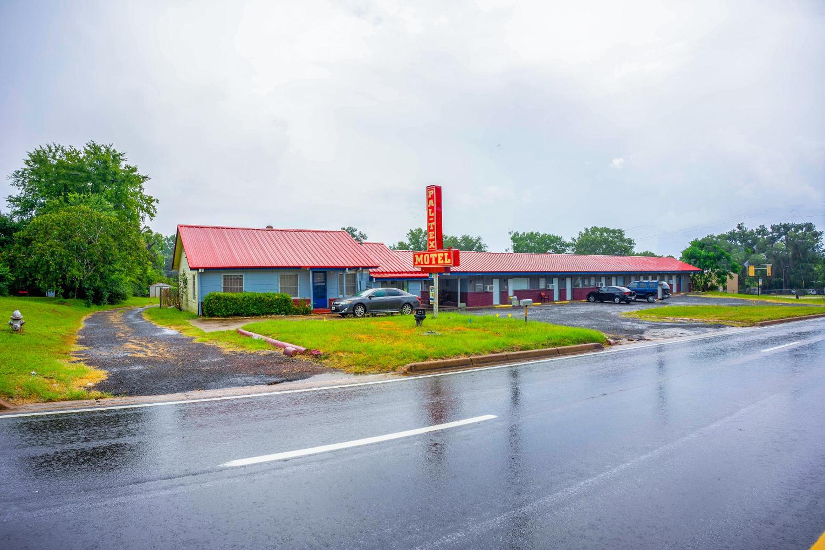 Palestine Vacations - Budget Inn By OYO Palestine TX Hwy 79 - Property Image 14