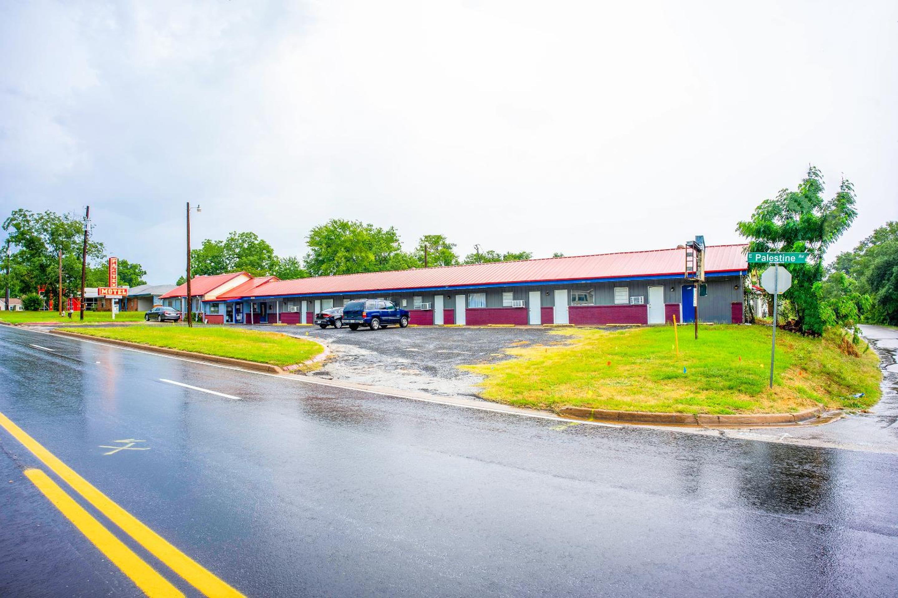 Palestine Vacations - Budget Inn By OYO Palestine TX Hwy 79 - Property Image 15