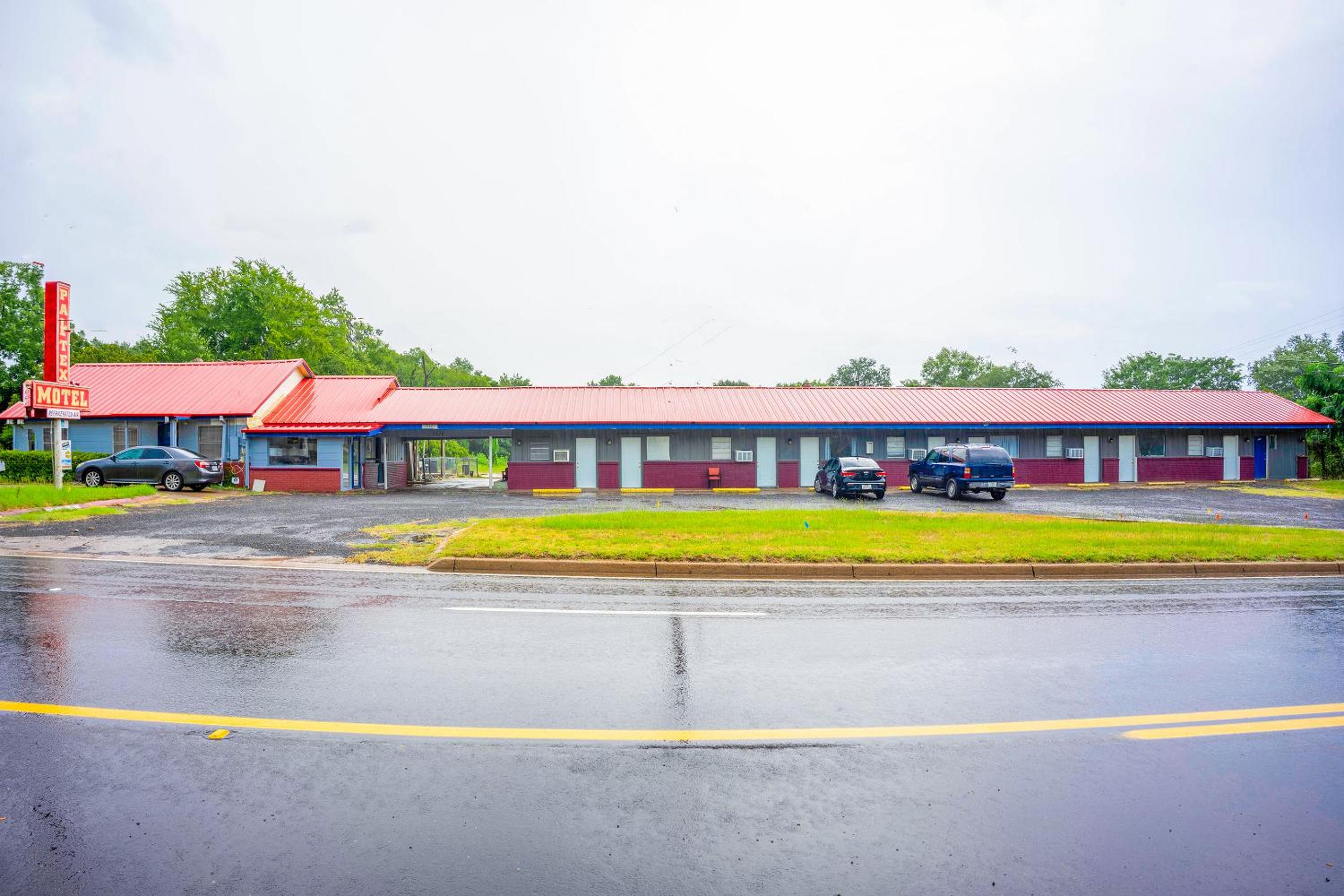 Palestine Vacations - Budget Inn By OYO Palestine TX Hwy 79 - Property Image 13