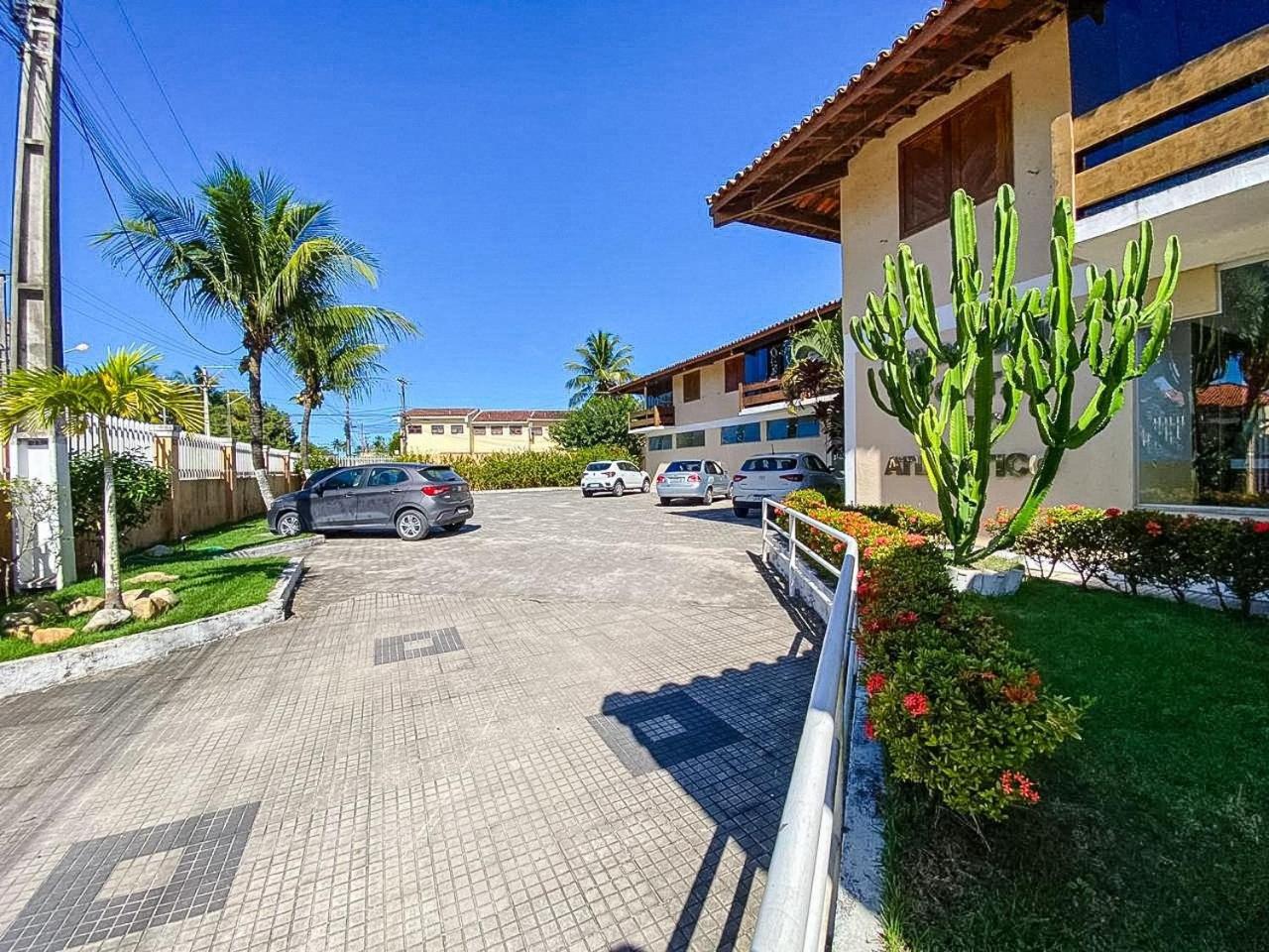 Flat com 1 quarto com ar split, sala e cozinha completa, No condomínio Portal do Atlântico a 100m praia de Taperapuã (Barraca do Gaúcho) , portaria 24hrs,