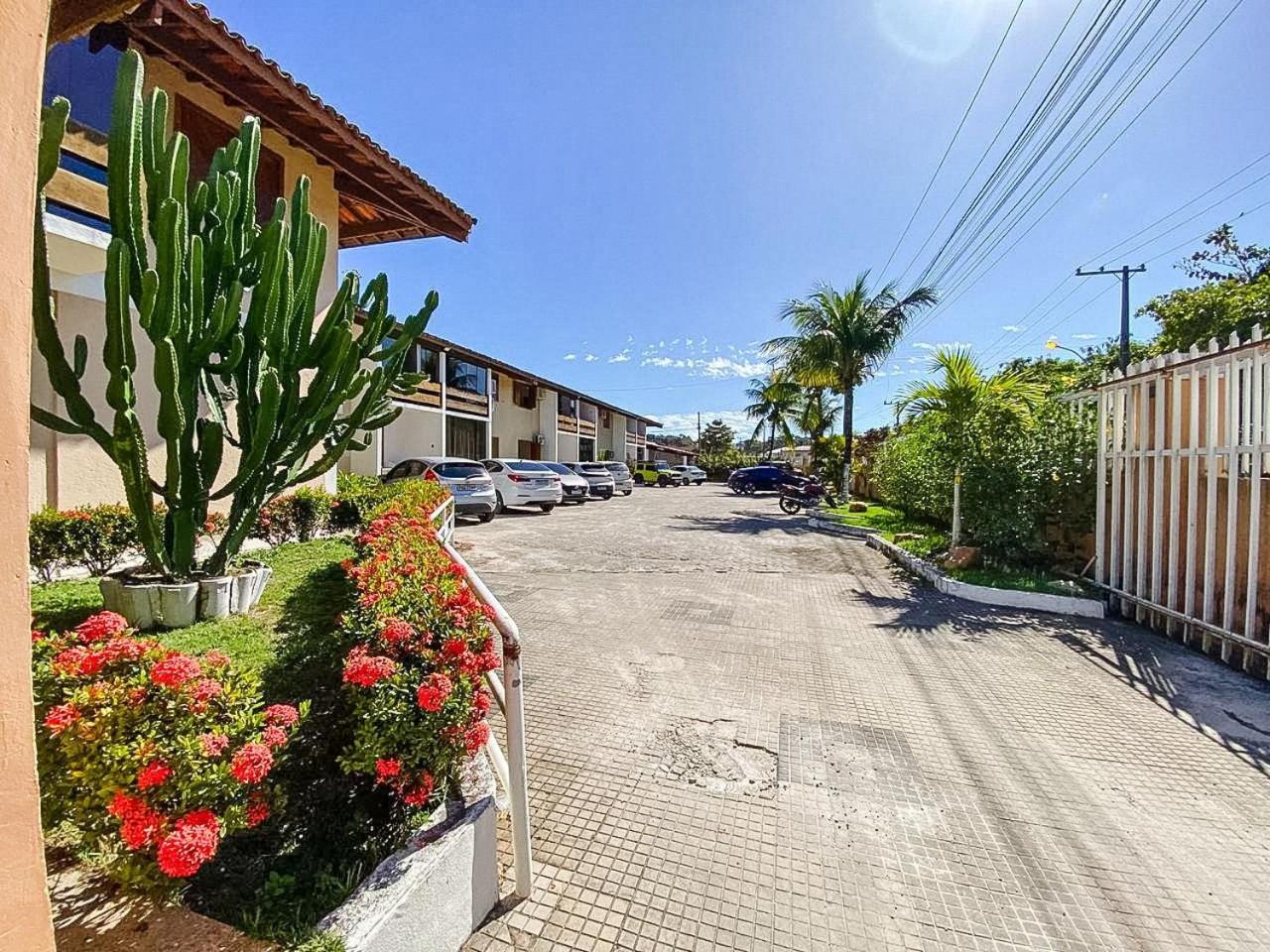 Flat com 1 quarto com ar split, sala e cozinha completa, No condomínio Portal do Atlântico a 100m praia de Taperapuã (Barraca do Gaúcho) , portaria 24hrs,