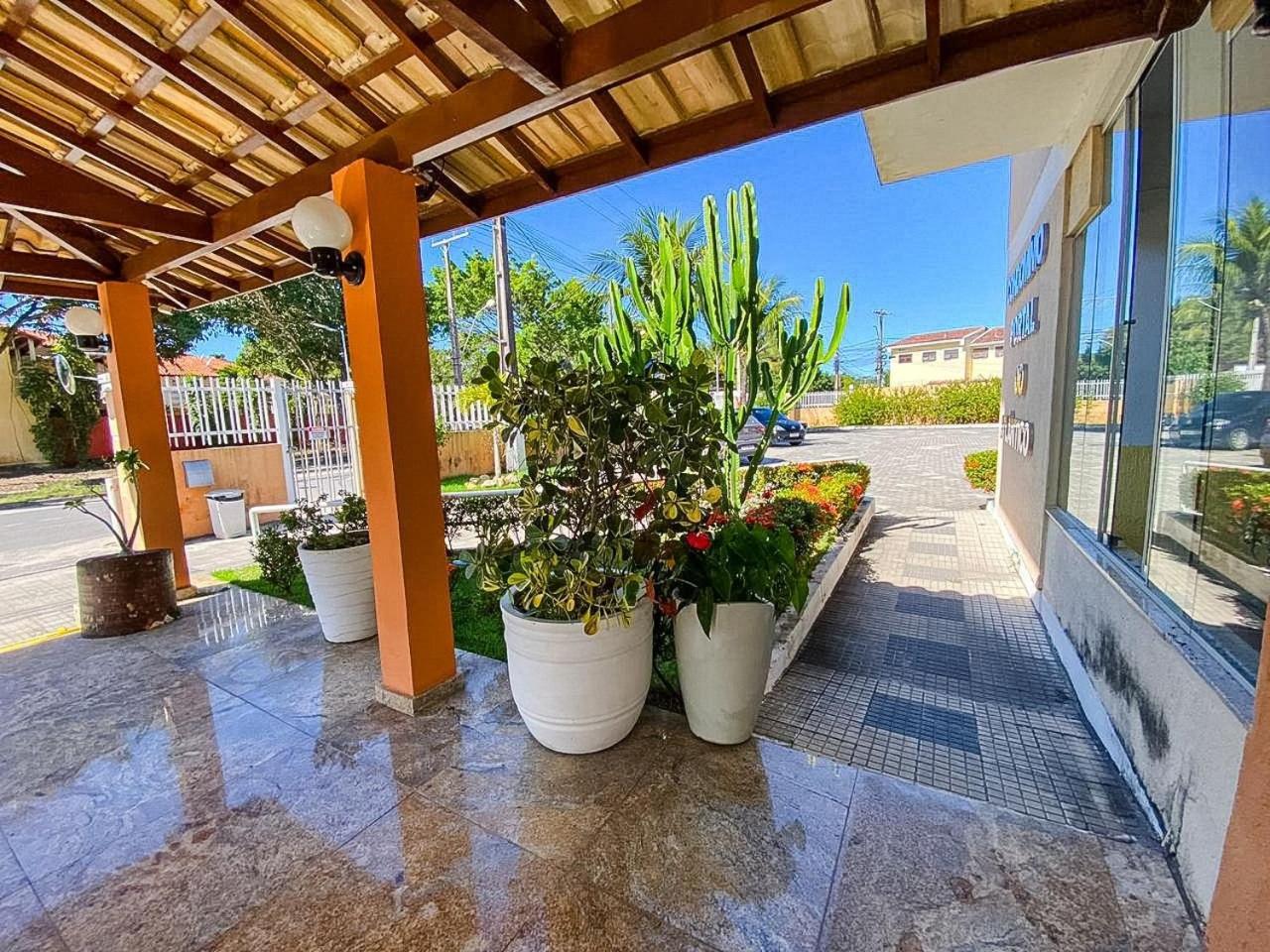Flat com 1 quarto com ar split, sala e cozinha completa, No condomínio Portal do Atlântico a 100m praia de Taperapuã (Barraca do Gaúcho) , portaria 24hrs,