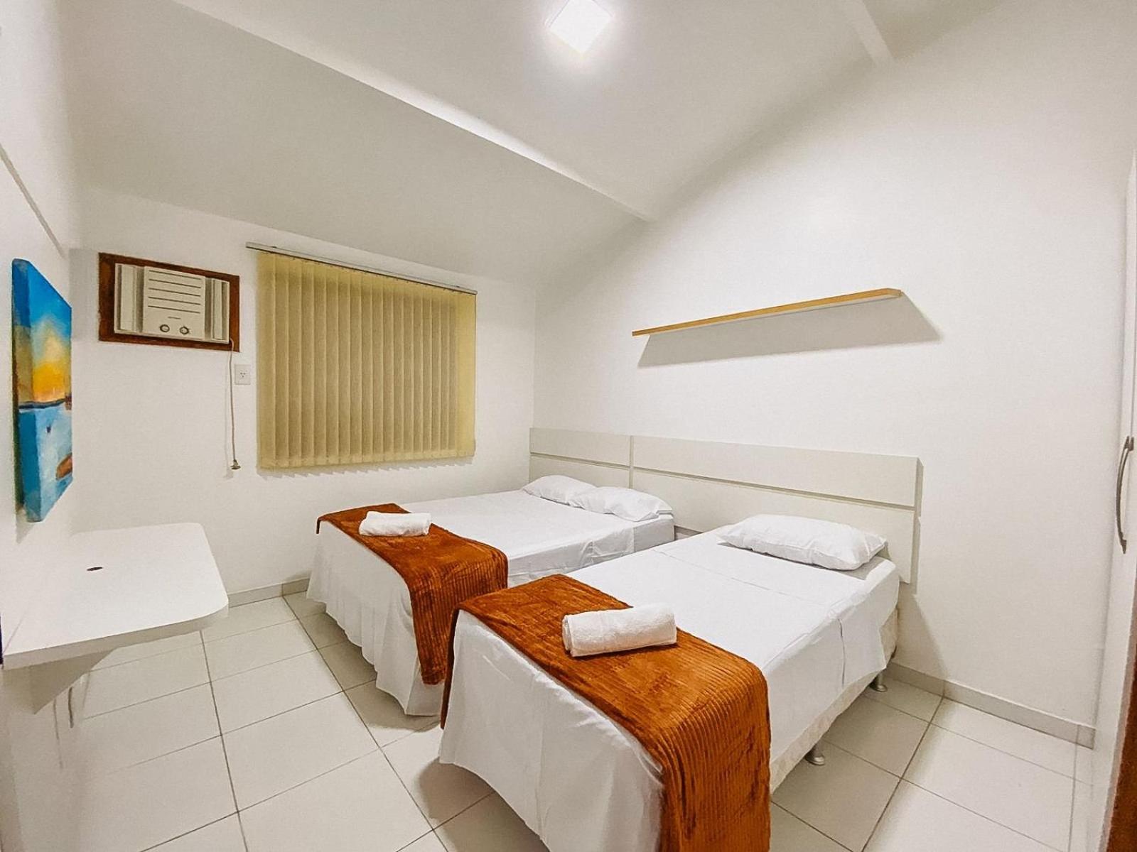 Flat com 1 quarto com ar split, sala e cozinha completa, No condomínio Portal do Atlântico a 100m praia de Taperapuã (Barraca do Gaúcho) , portaria 24hrs,