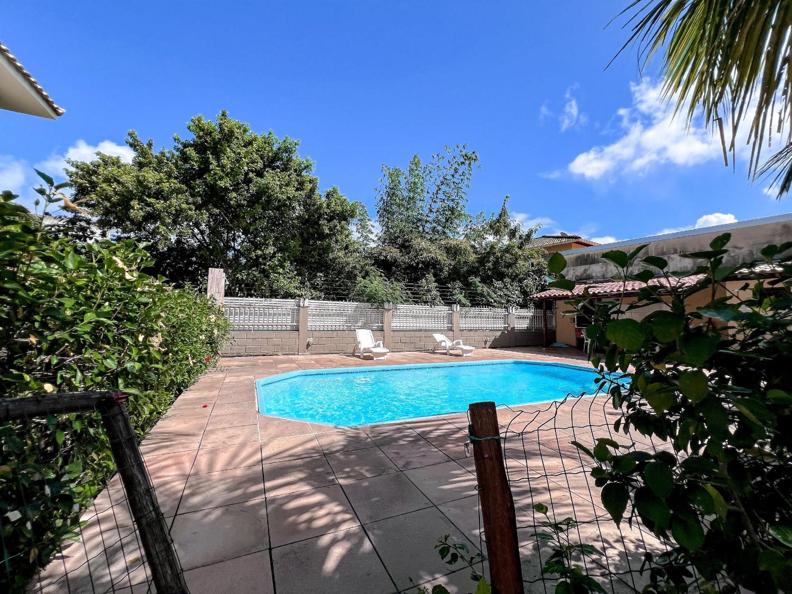Residencial IL Pevero, condomínio com piscina e área gourmet a uma quadra da Praia de Taperapuã aptos com 2 quartos