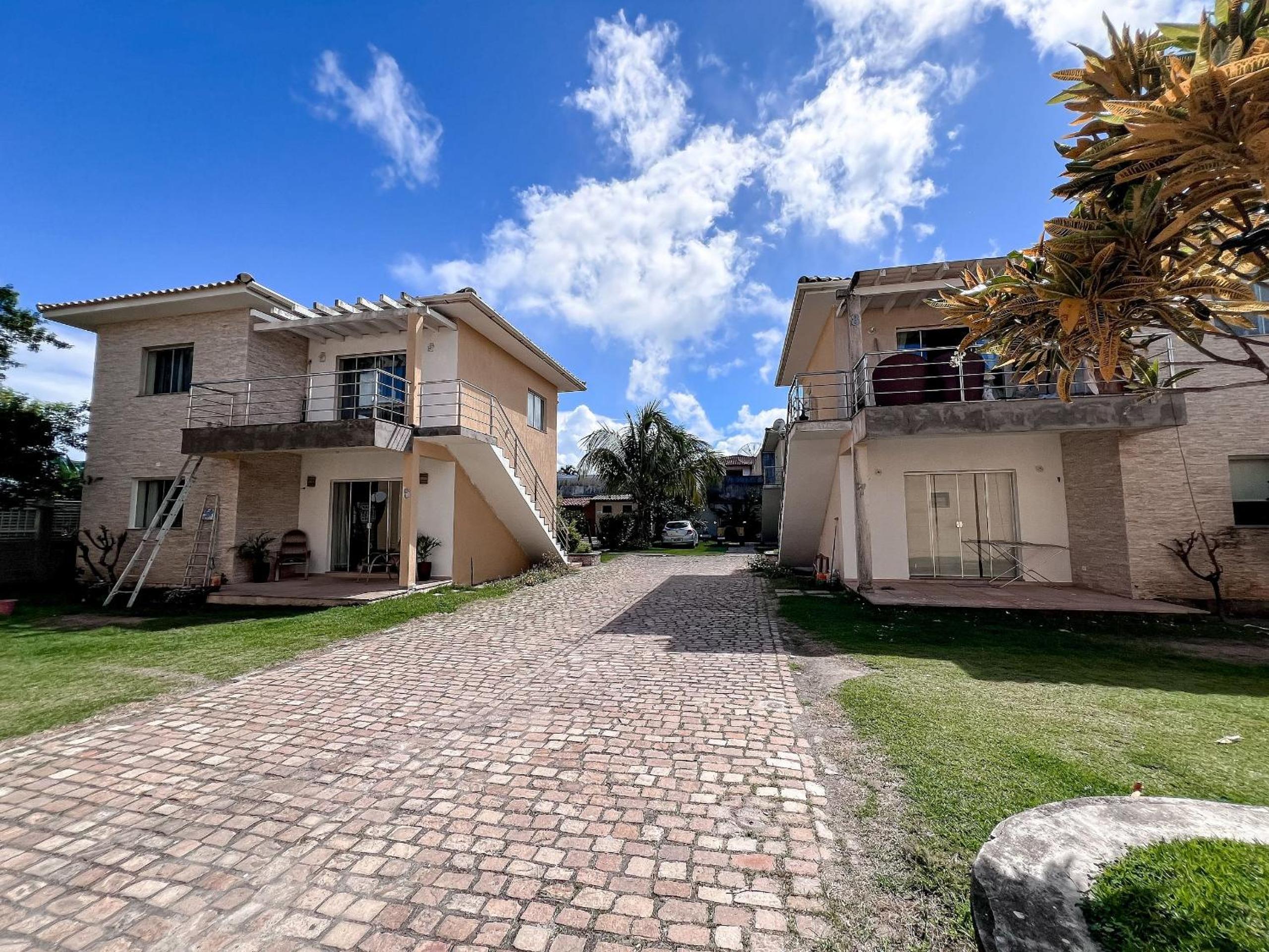 Residencial IL Pevero, condomínio com piscina e área gourmet a uma quadra da Praia de Taperapuã aptos com 2 quartos
