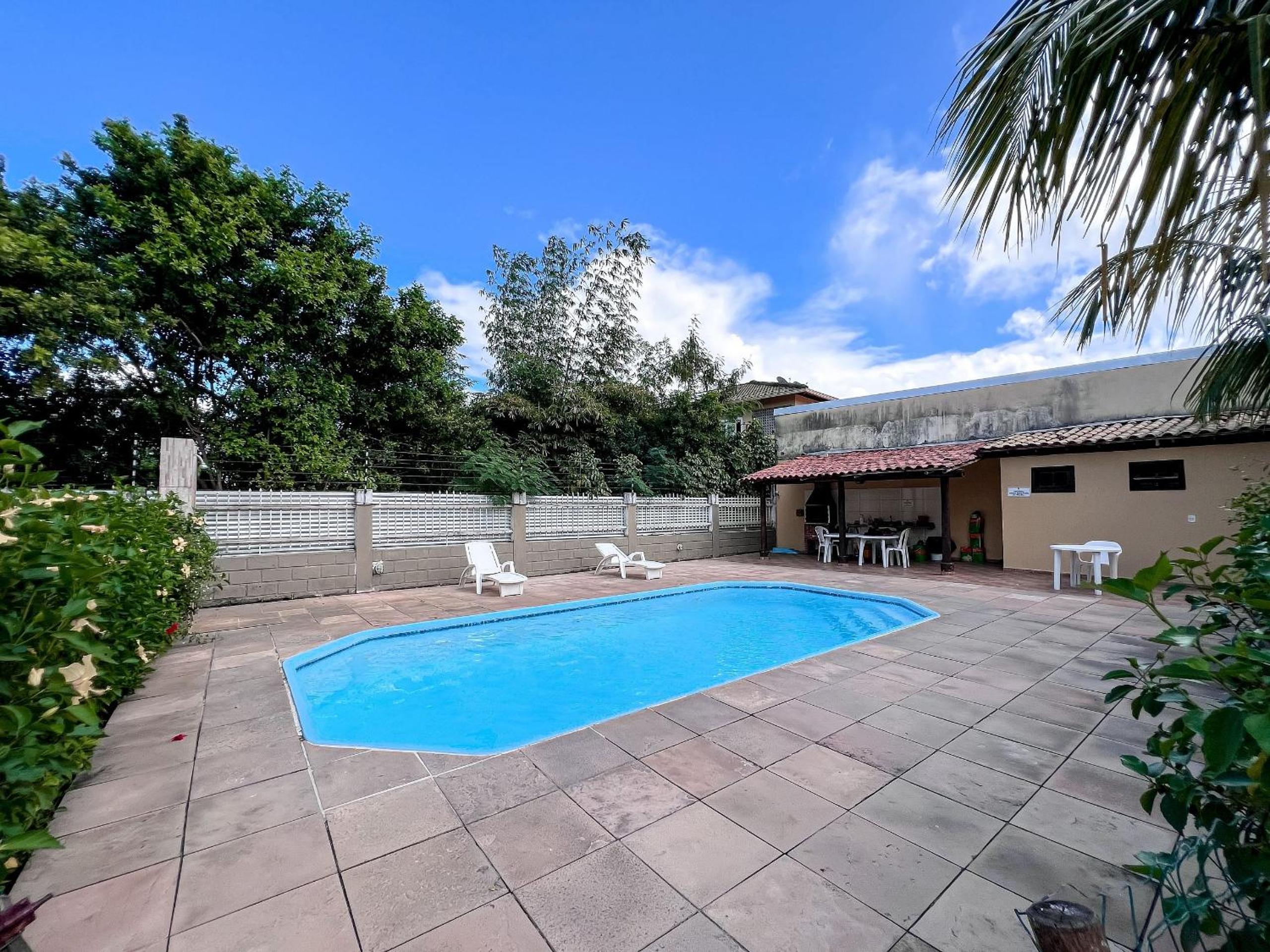 Residencial IL Pevero, condomínio com piscina e área gourmet a uma quadra da Praia de Taperapuã aptos com 2 quartos