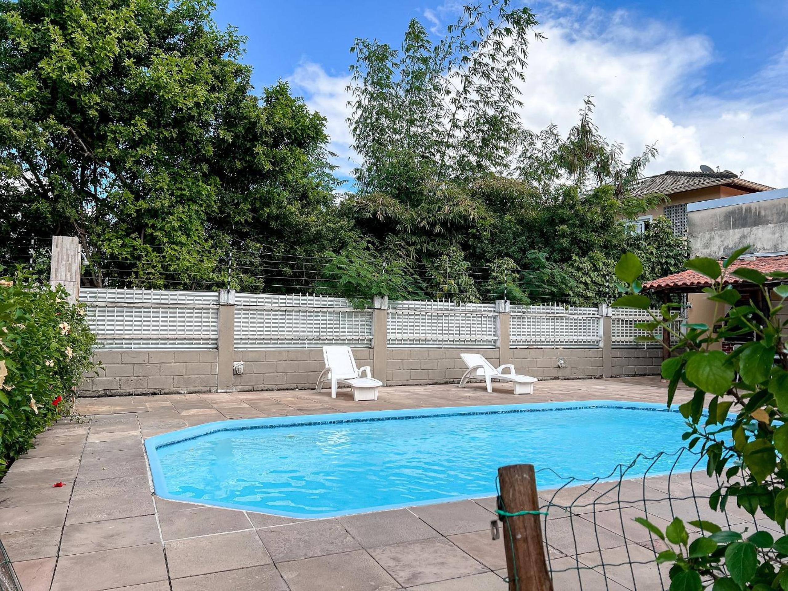 Residencial IL Pevero, condomínio com piscina e área gourmet a uma quadra da Praia de Taperapuã aptos com 2 quartos