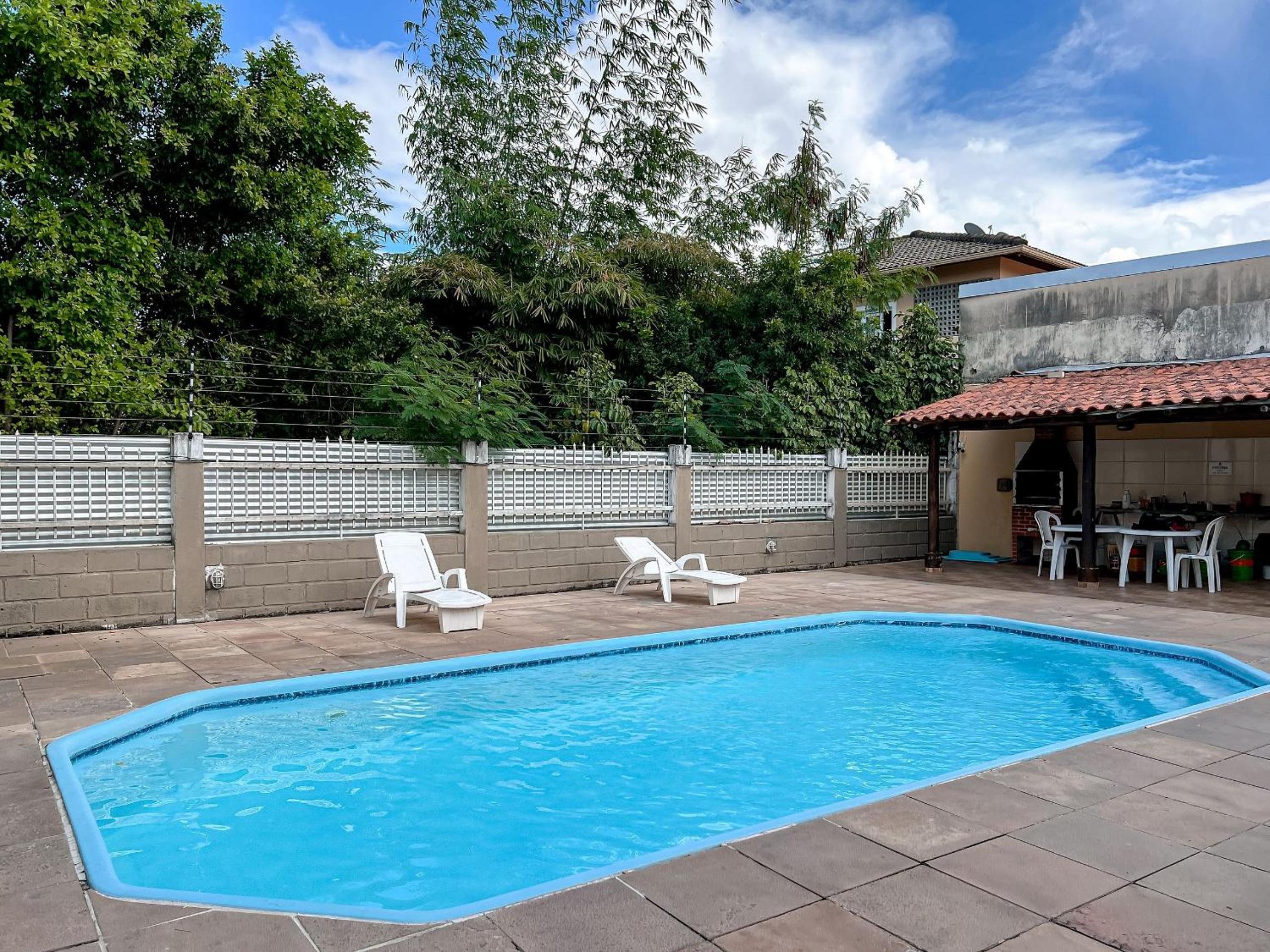 Residencial IL Pevero, condomínio com piscina e área gourmet a uma quadra da Praia de Taperapuã aptos com 2 quartos