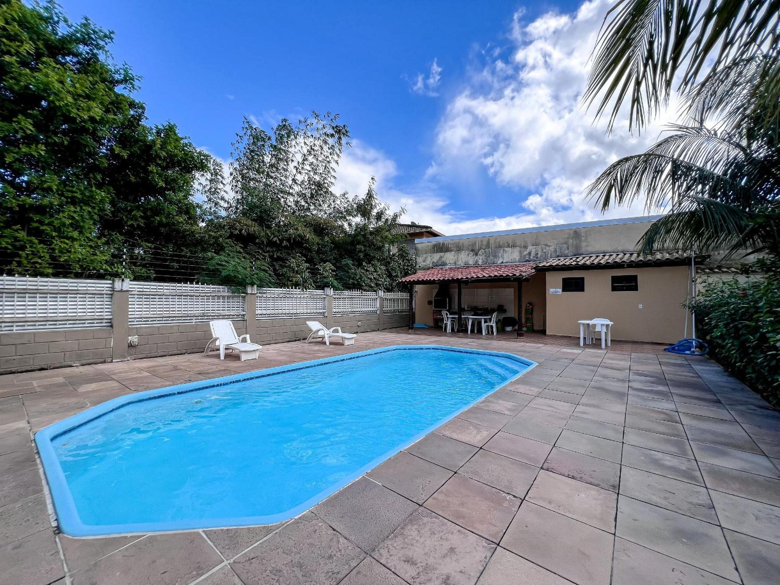 Residencial IL Pevero, condomínio com piscina e área gourmet a uma quadra da Praia de Taperapuã aptos com 2 quartos