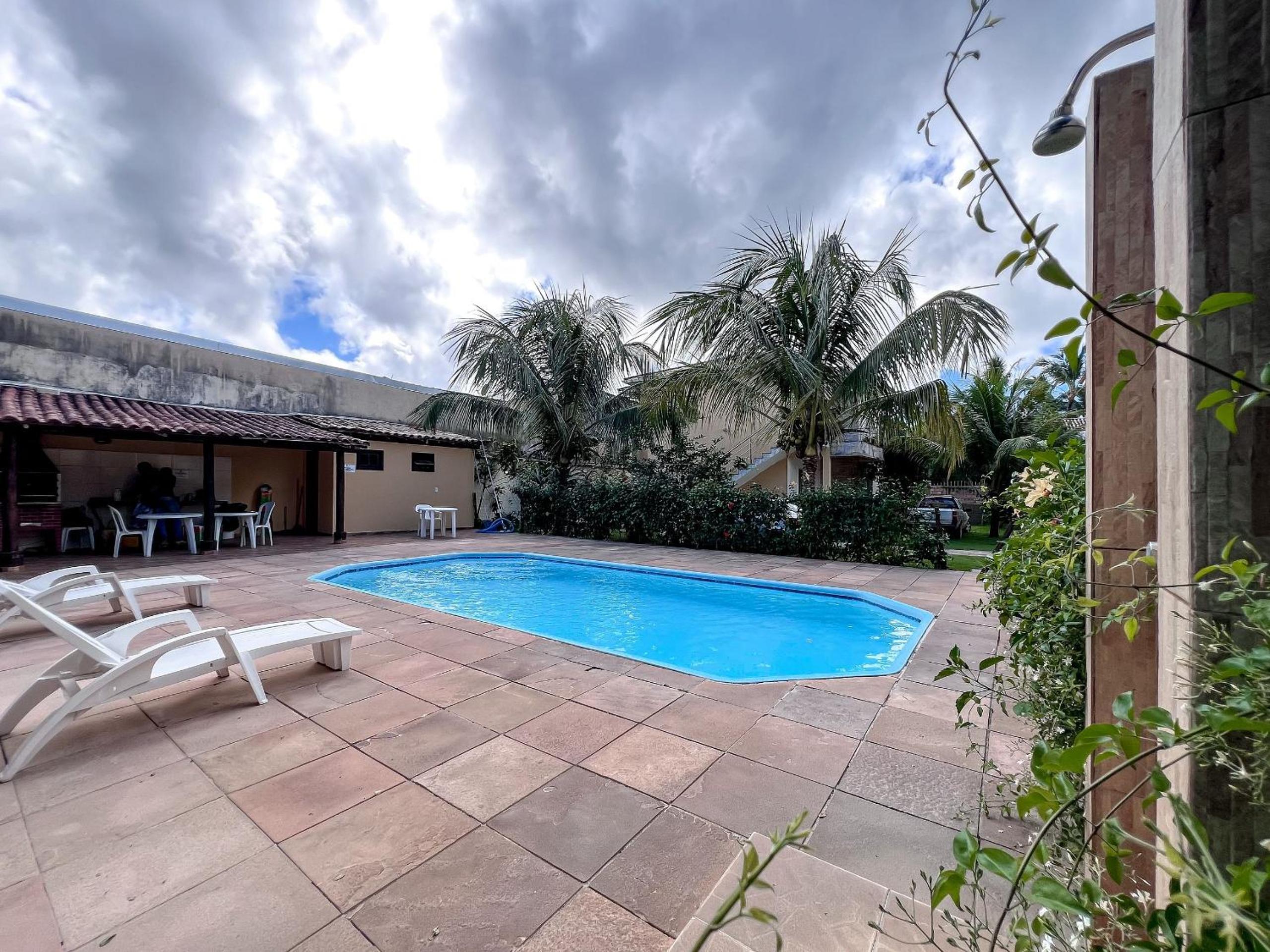 Residencial IL Pevero, condomínio com piscina e área gourmet a uma quadra da Praia de Taperapuã aptos com 2 quartos