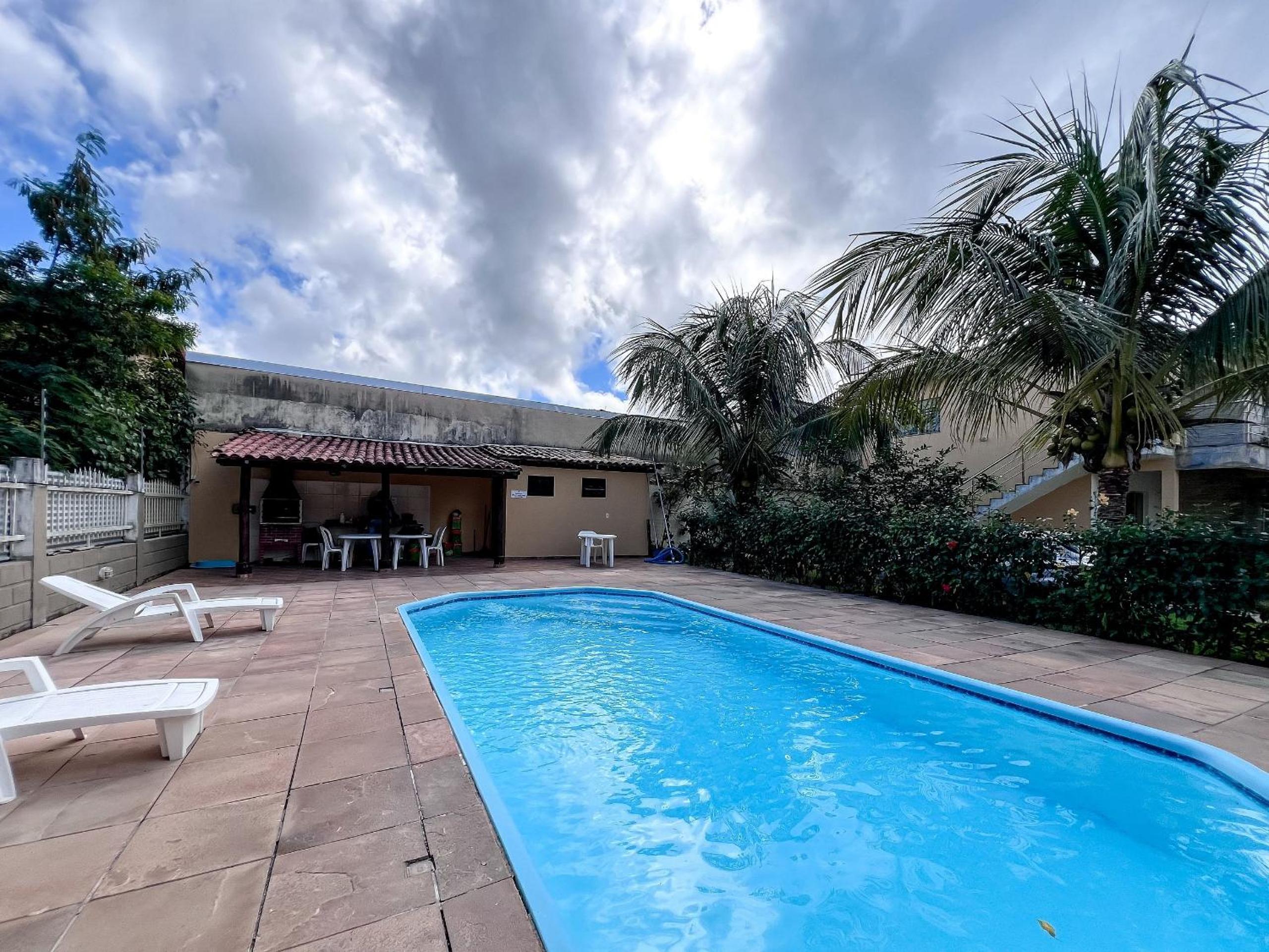 Residencial IL Pevero, condomínio com piscina e área gourmet a uma quadra da Praia de Taperapuã aptos com 2 quartos