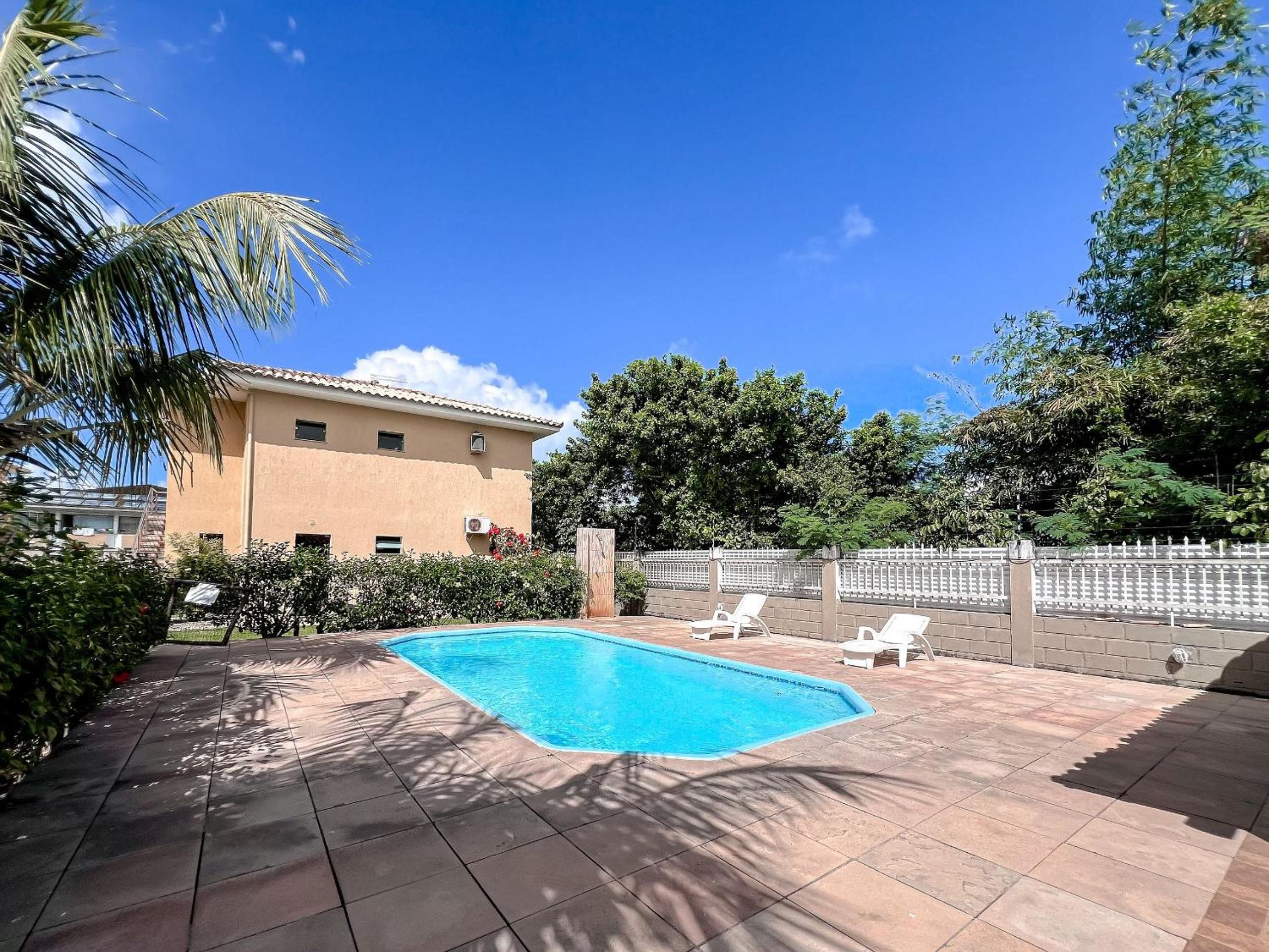 Residencial IL Pevero, condomínio com piscina e área gourmet a uma quadra da Praia de Taperapuã aptos com 2 quartos