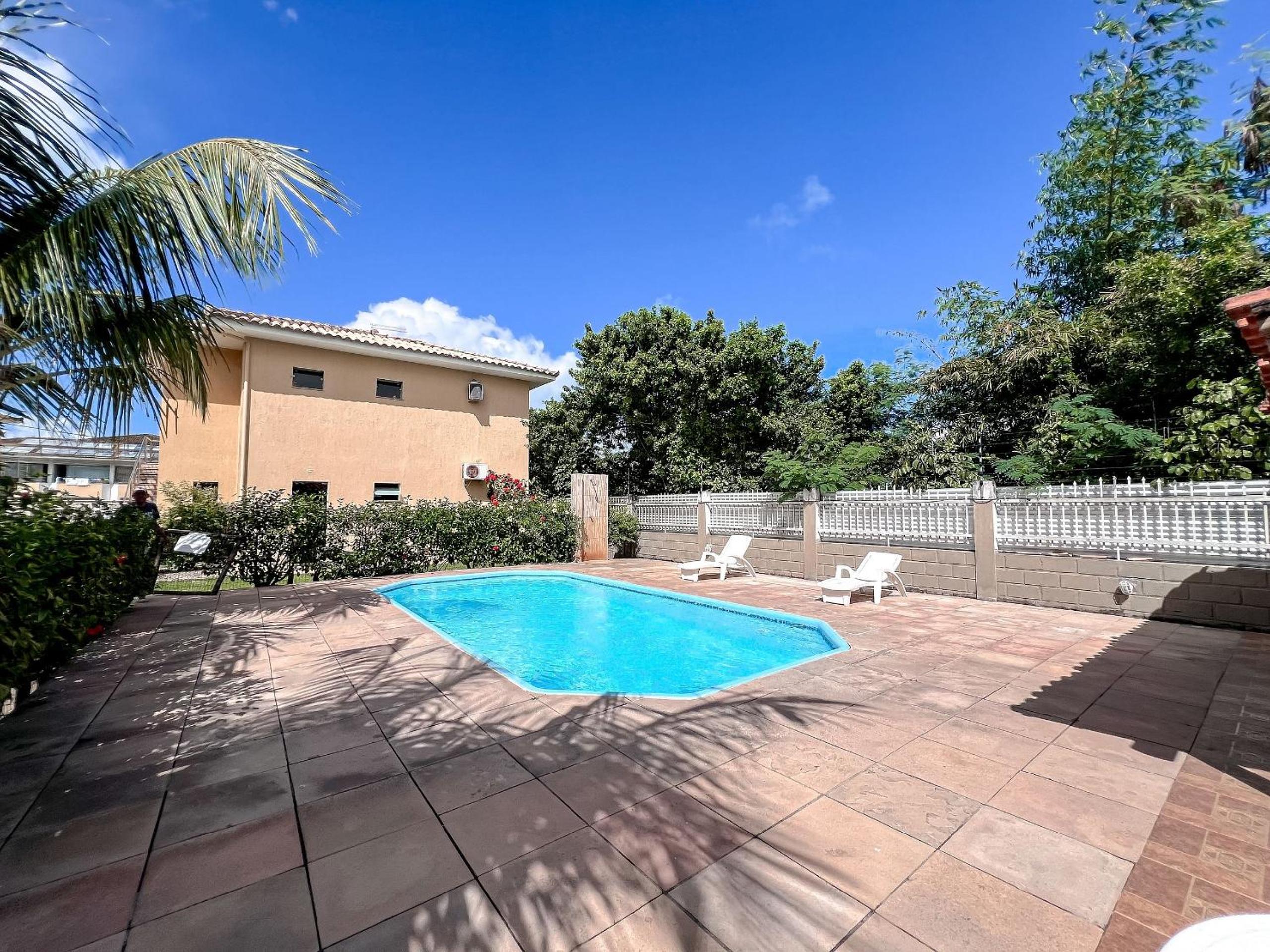 Residencial IL Pevero, condomínio com piscina e área gourmet a uma quadra da Praia de Taperapuã aptos com 2 quartos