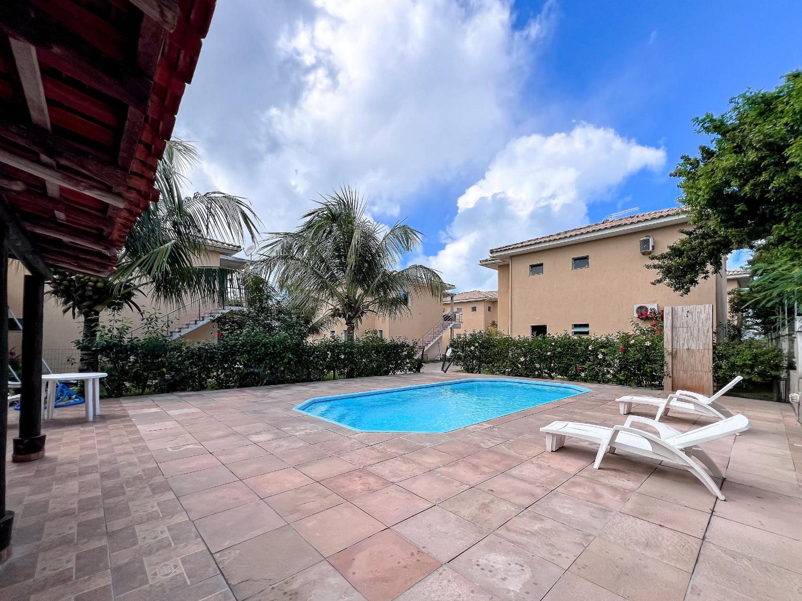 Residencial IL Pevero, condomínio com piscina e área gourmet a uma quadra da Praia de Taperapuã aptos com 2 quartos
