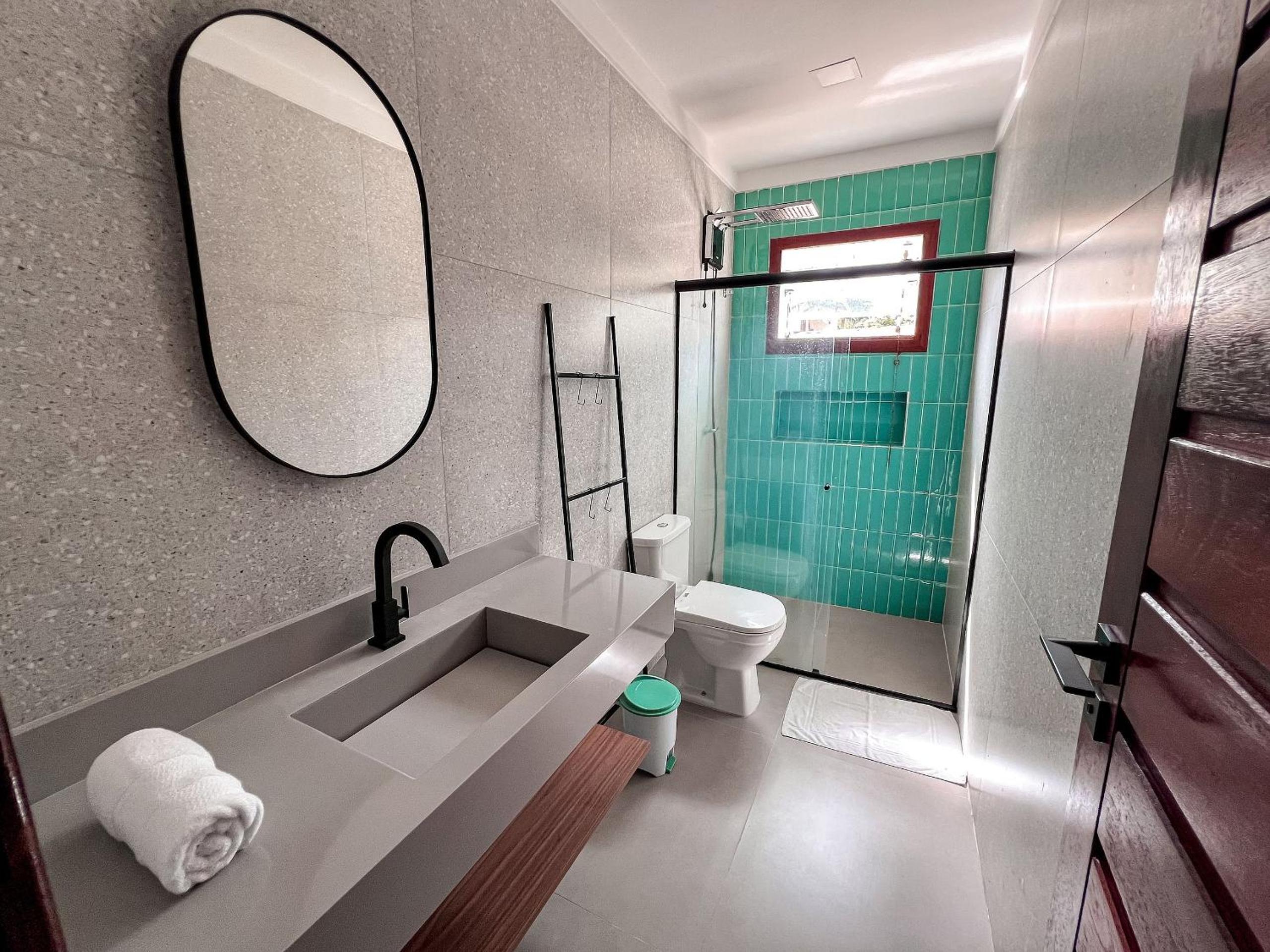 Residencial IL Pevero, condomínio com piscina e área gourmet a uma quadra da Praia de Taperapuã aptos com 2 quartos