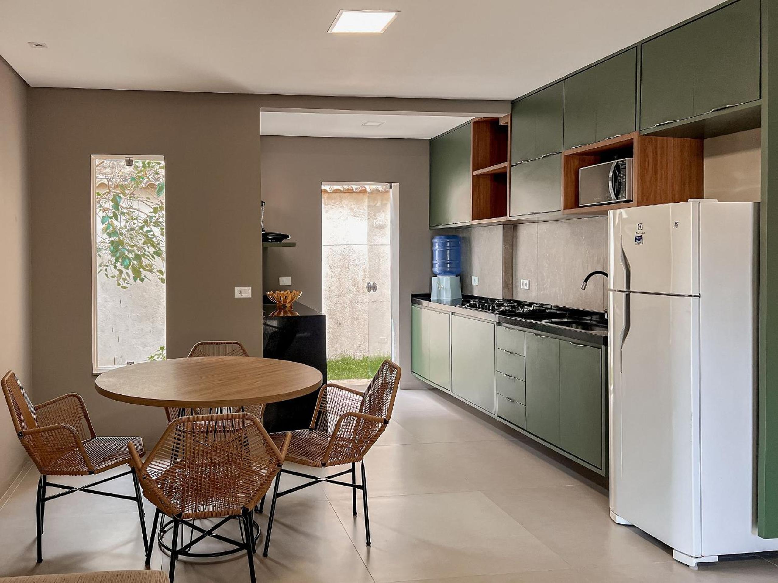 Residencial IL Pevero, condomínio com piscina e área gourmet a uma quadra da Praia de Taperapuã aptos com 2 quartos