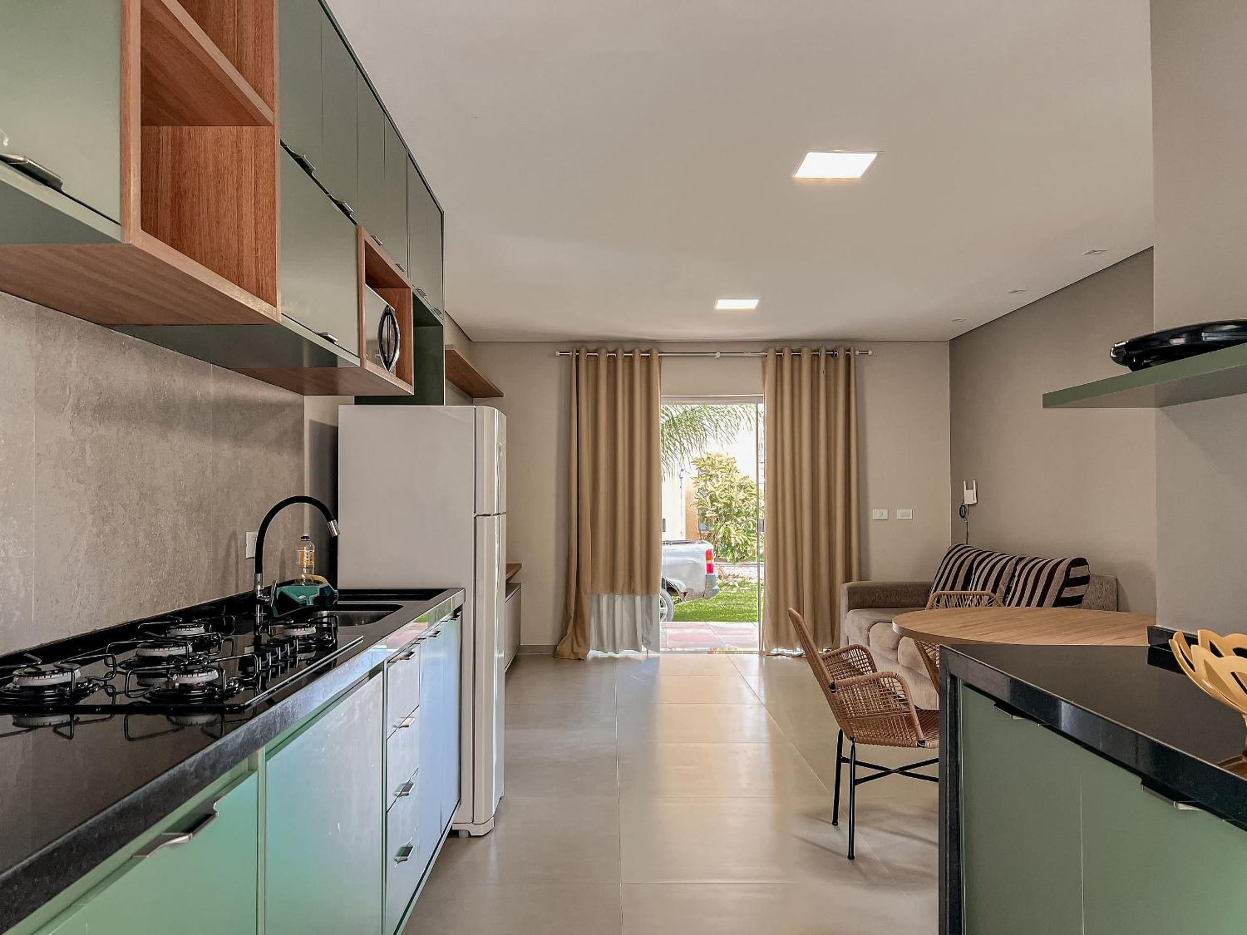 Residencial IL Pevero, condomínio com piscina e área gourmet a uma quadra da Praia de Taperapuã aptos com 2 quartos