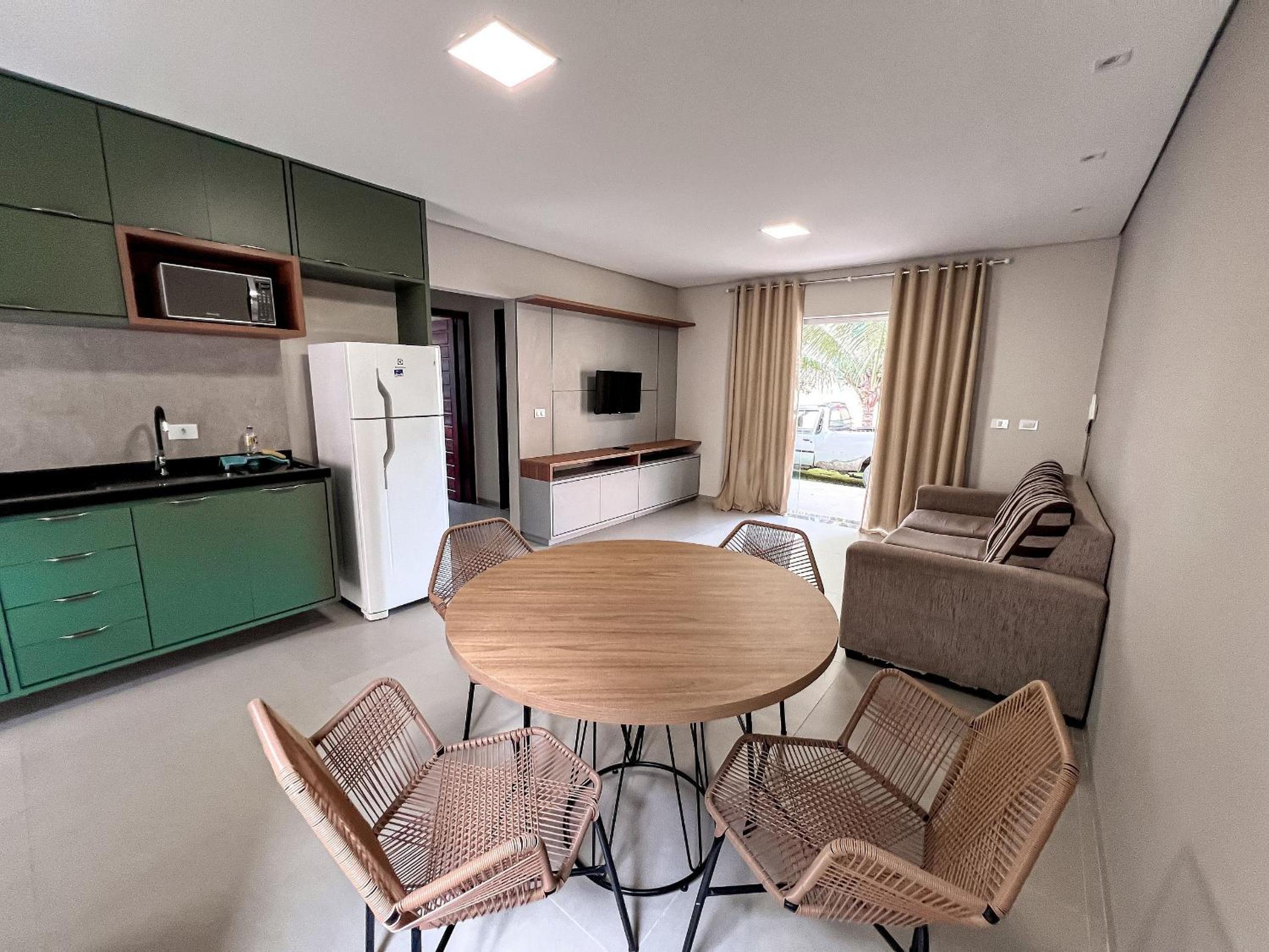 Residencial IL Pevero, condomínio com piscina e área gourmet a uma quadra da Praia de Taperapuã aptos com 2 quartos