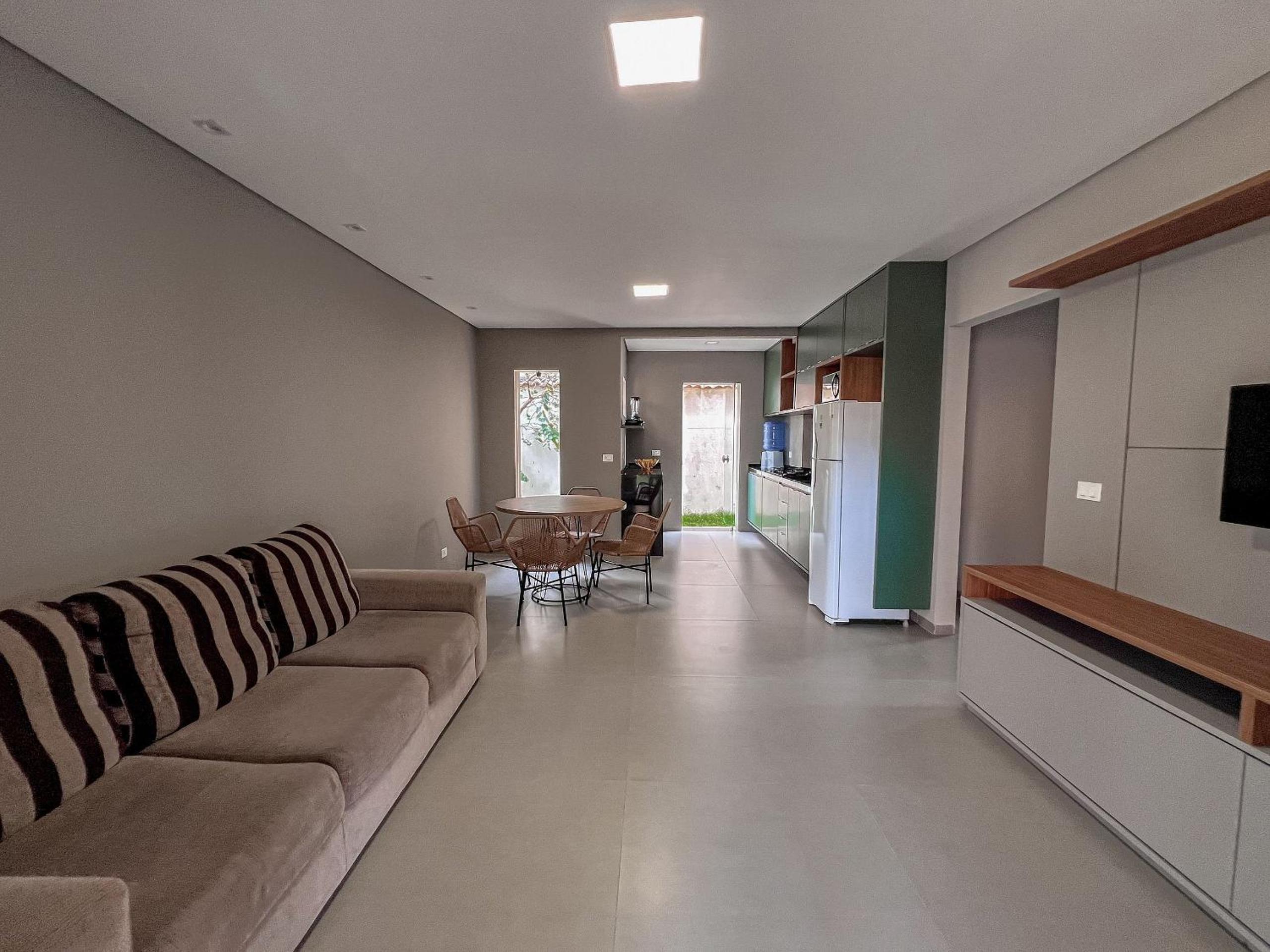 Residencial IL Pevero, condomínio com piscina e área gourmet a uma quadra da Praia de Taperapuã aptos com 2 quartos