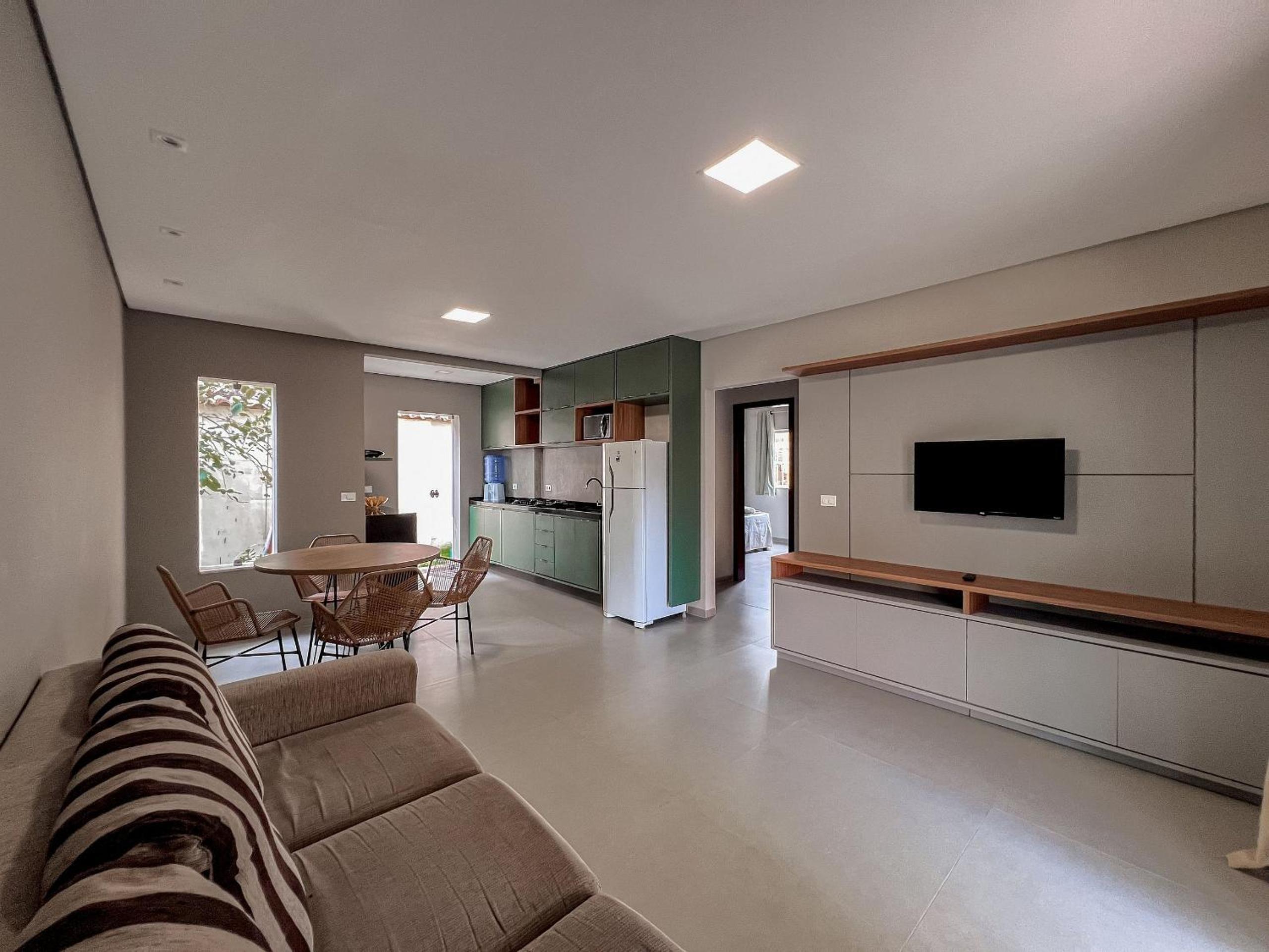 Residencial IL Pevero, condomínio com piscina e área gourmet a uma quadra da Praia de Taperapuã aptos com 2 quartos