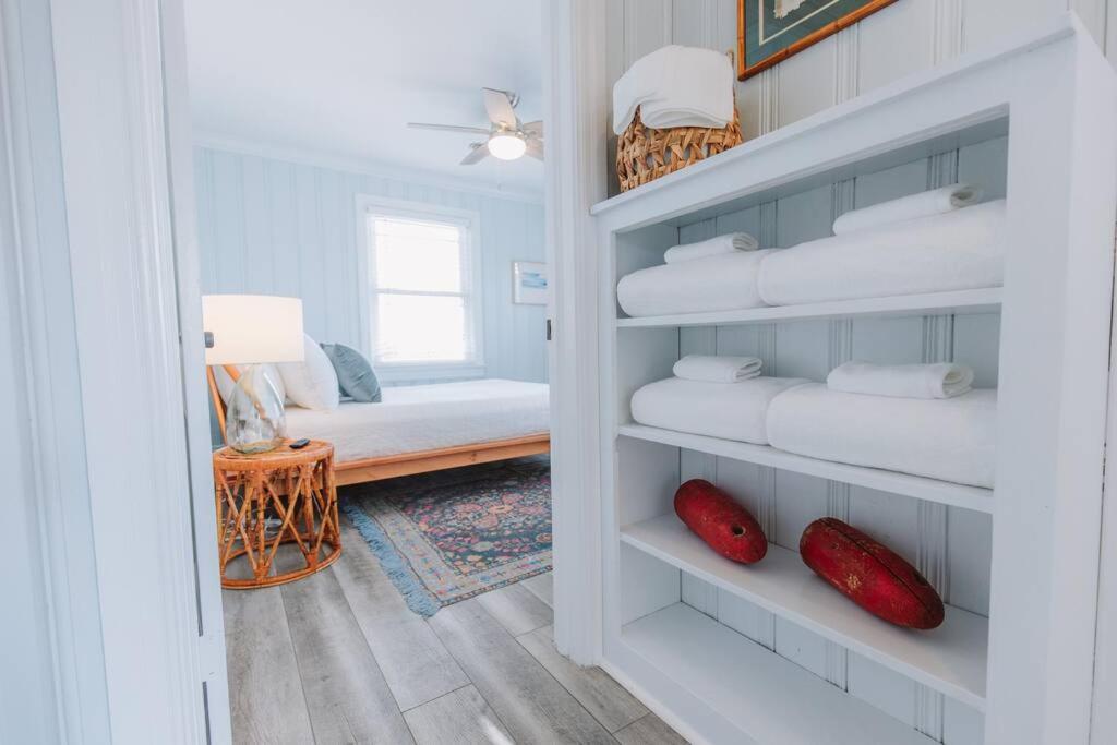 Dreamy Cottage 2 Blocks to Beach, Boardwalk & Lake view 2