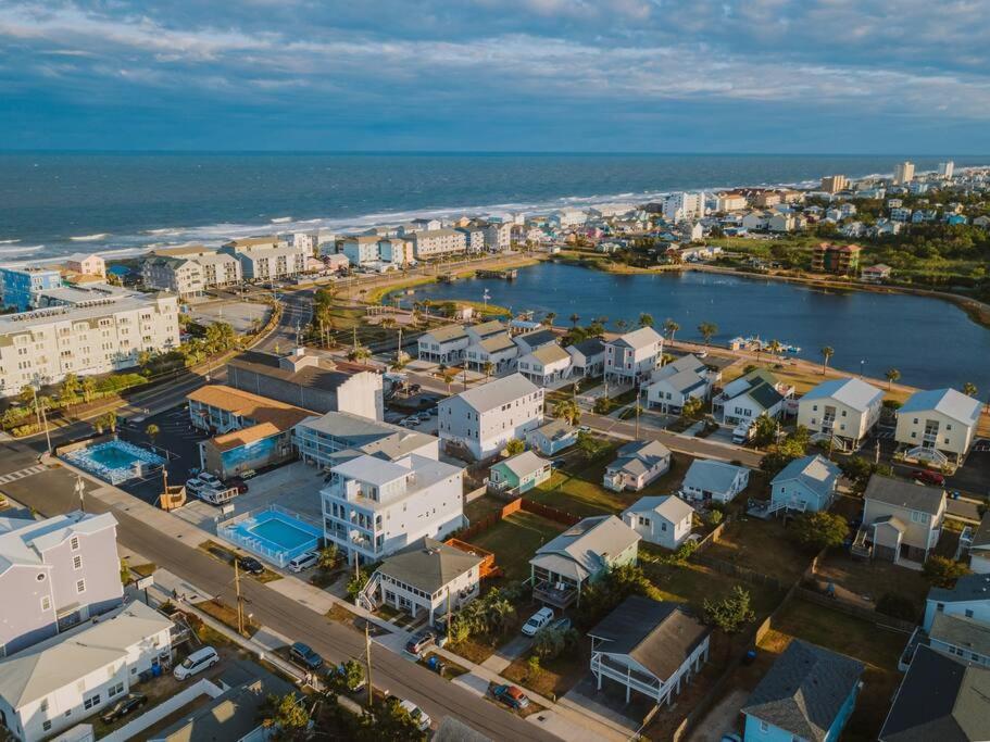 Dreamy Cottage 2 Blocks to Beach, Boardwalk & Lake view 4