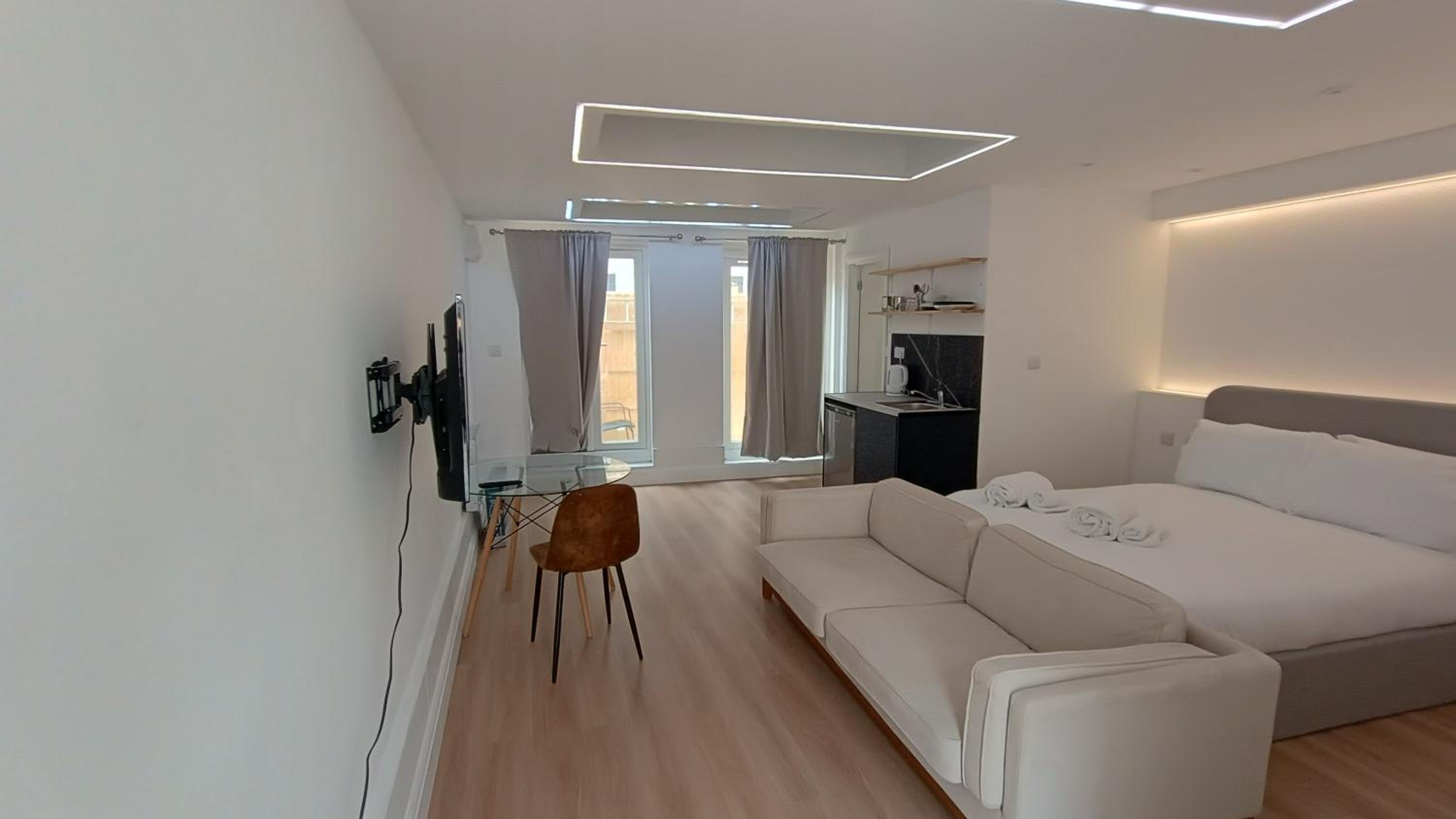 Harrow Vacations - Luxurious London Studios - Property Image 5