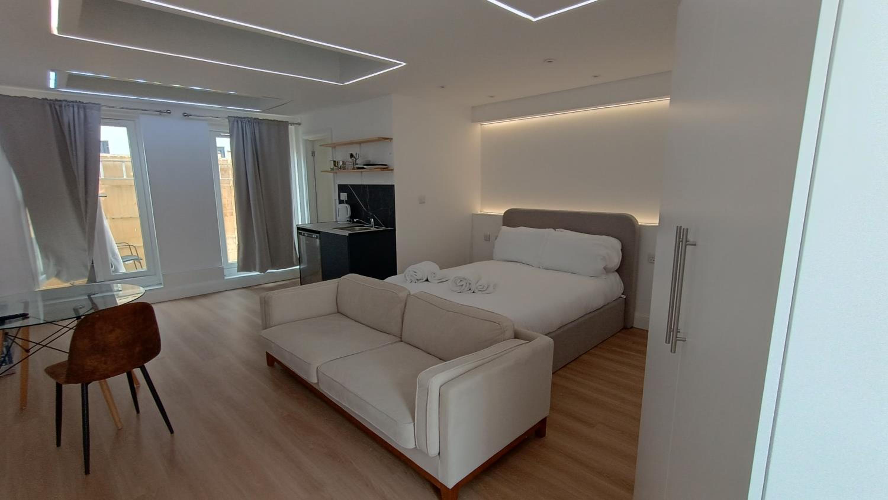 Harrow Vacations - Luxurious London Studios - Property Image 4