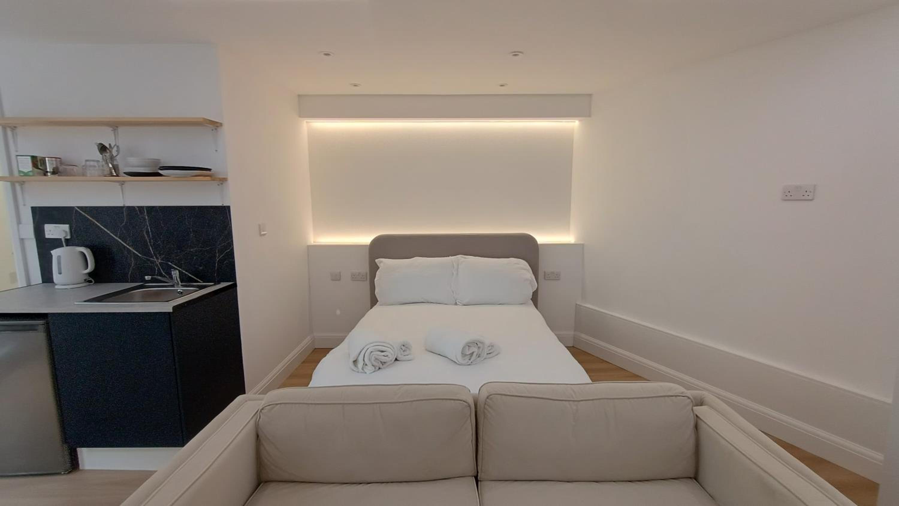 Harrow Vacations - Luxurious London Studios - Property Image 3