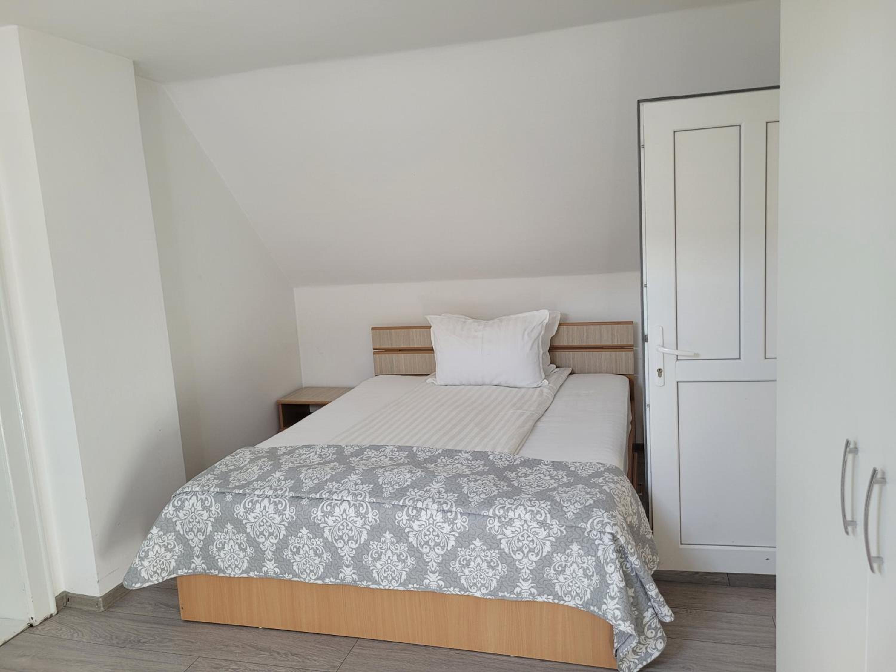 Two-bedrooms apt view 4