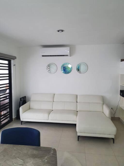 Hermosa Casa familiar azul marino 1 view 3