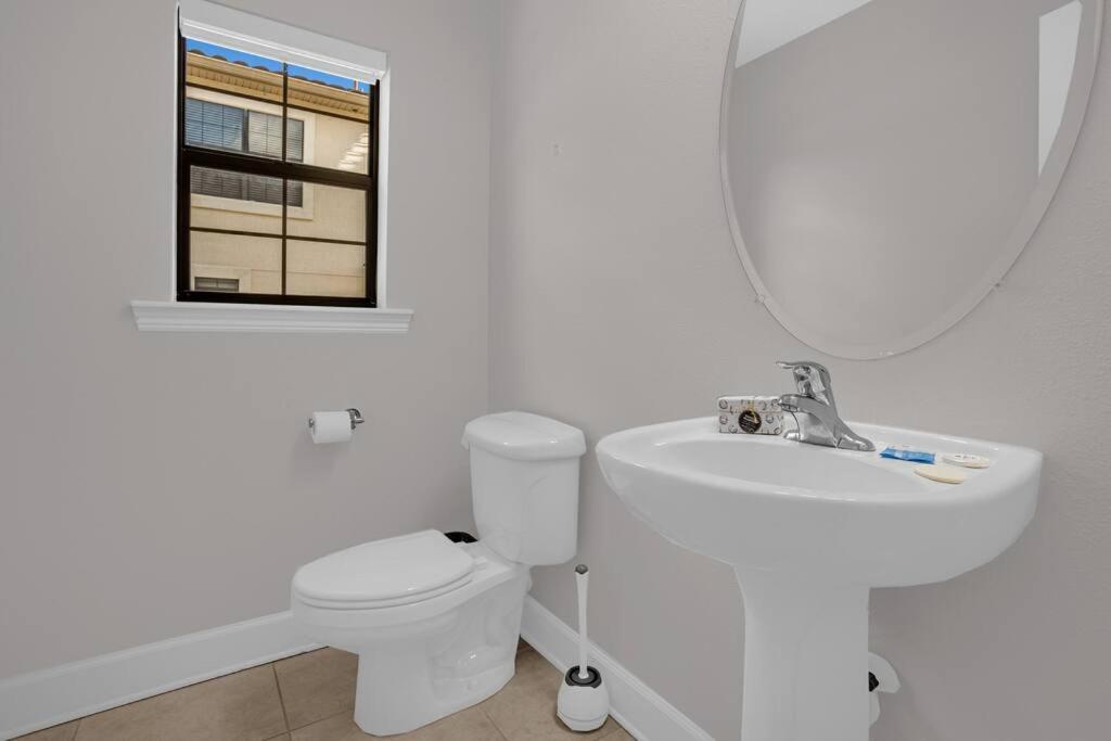 4BR 1 Mile to Disney World with Pool and Spa