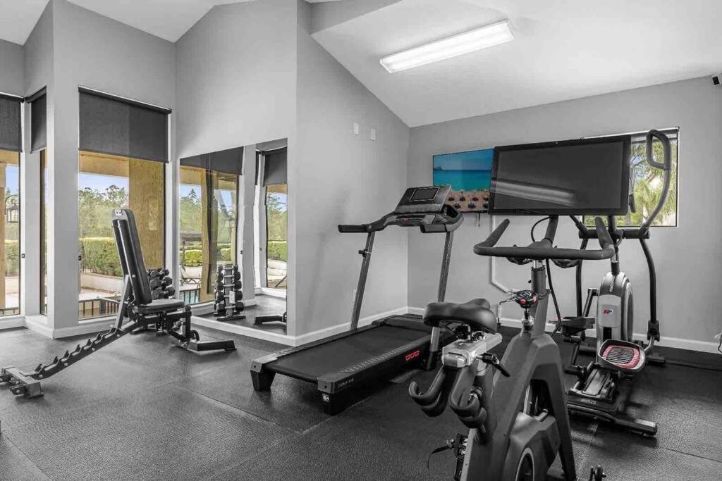 4BR 1 Mile to Disney World with Pool and Spa