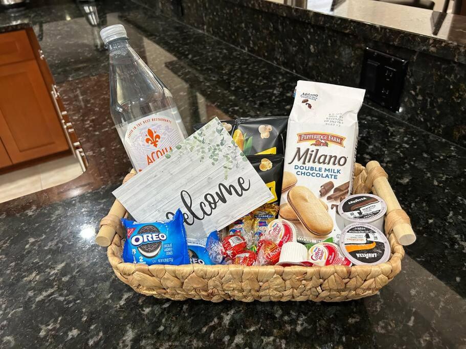 4BR 1 Mile to Disney World with Pool and Spa