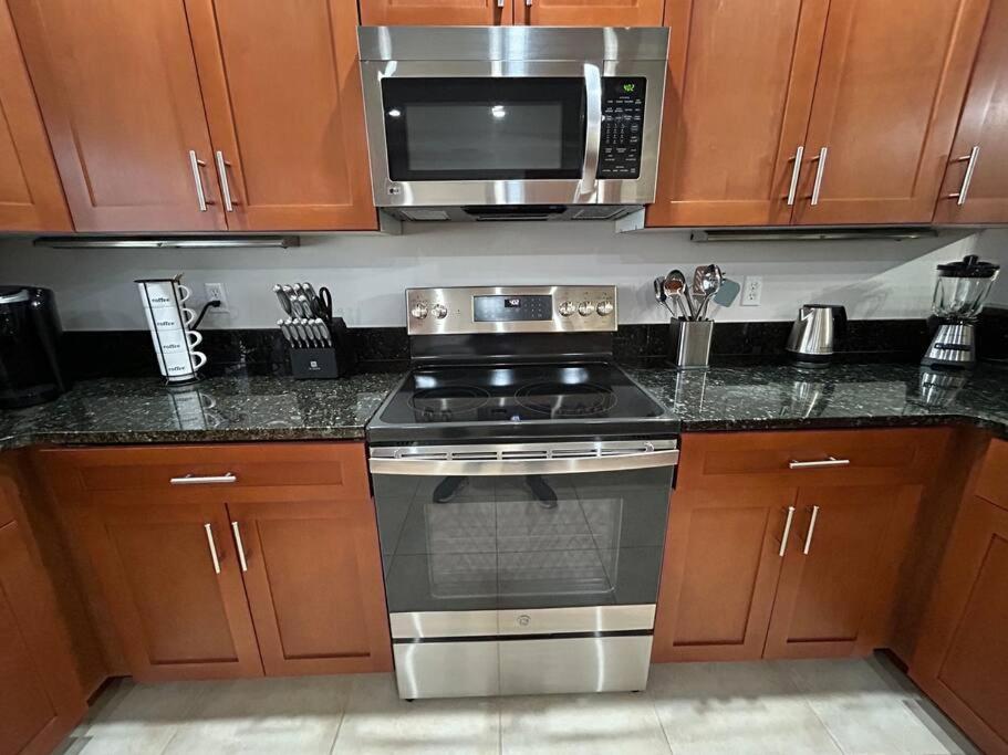 4BR 1 Mile to Disney World with Pool and Spa