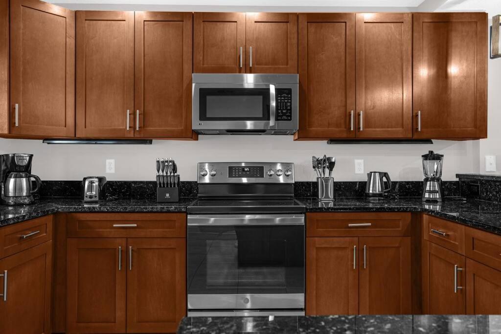 4BR 1 Mile to Disney World with Pool and Spa