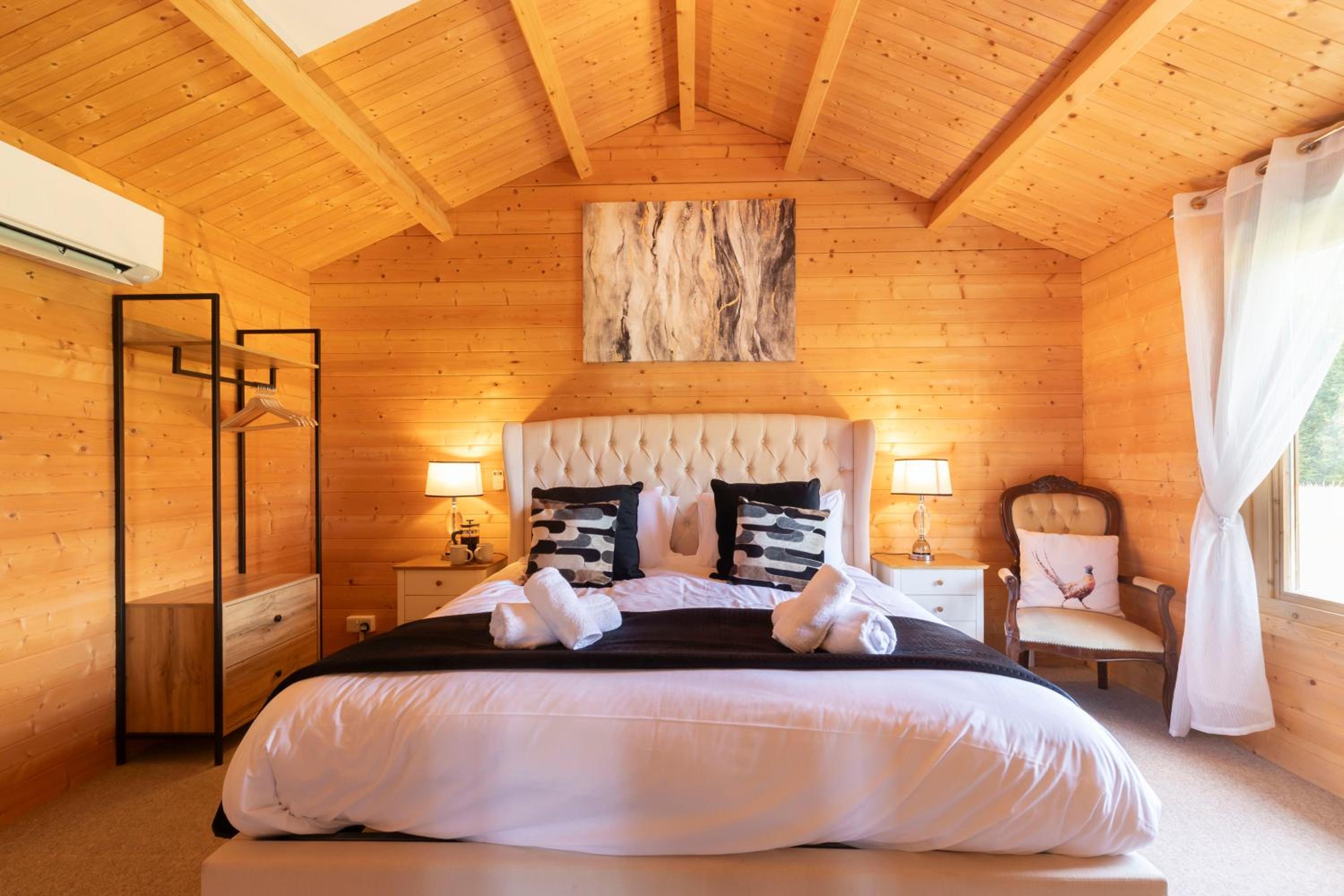 Beautiful Danford House & Lodge with Hot Tub view 5