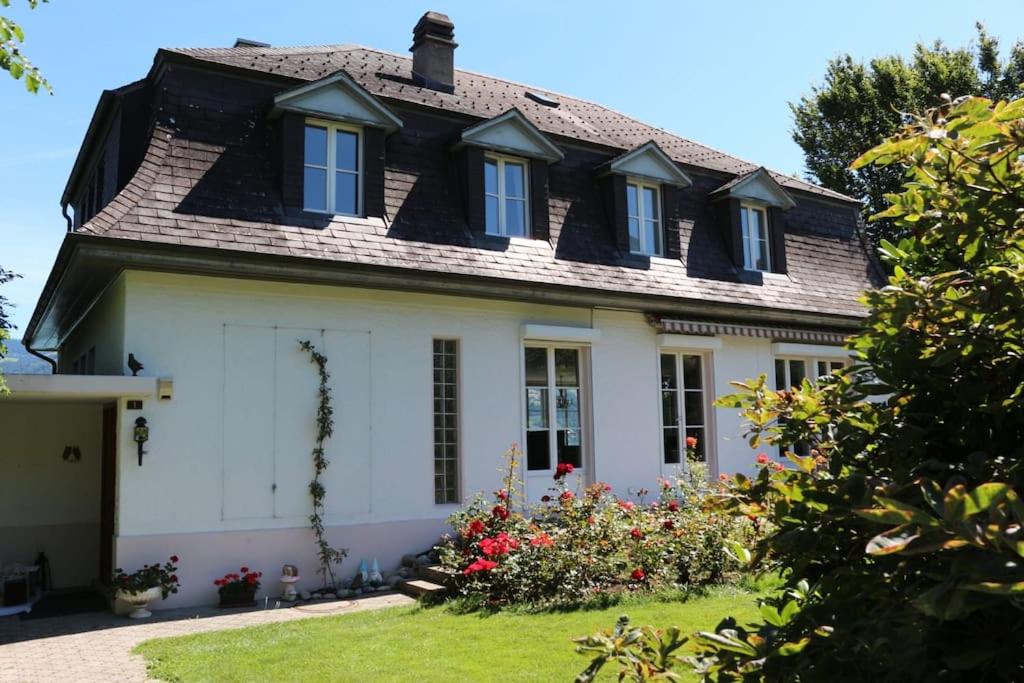 Wunderschöne Villa mit Privatstrand