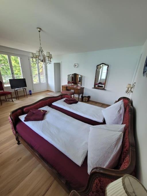 Wunderschöne Villa mit Privatstrand