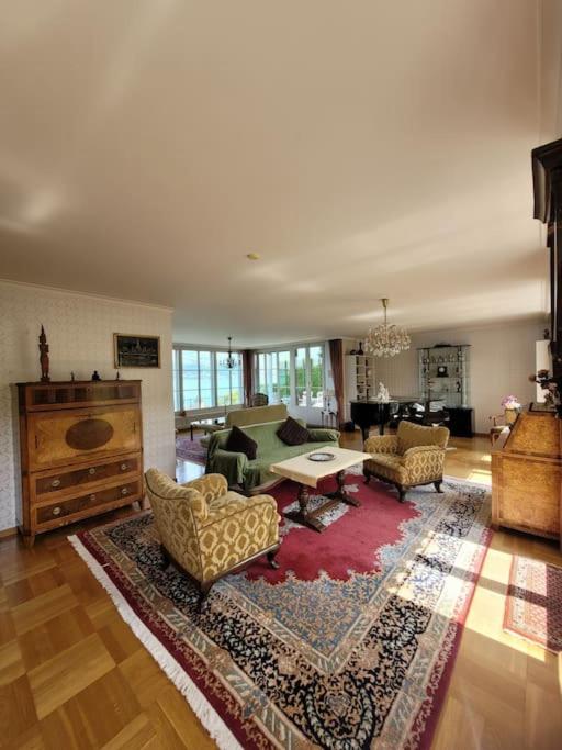 Wunderschöne Villa mit Privatstrand