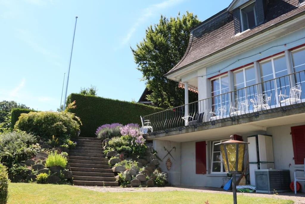 Wunderschöne Villa mit Privatstrand