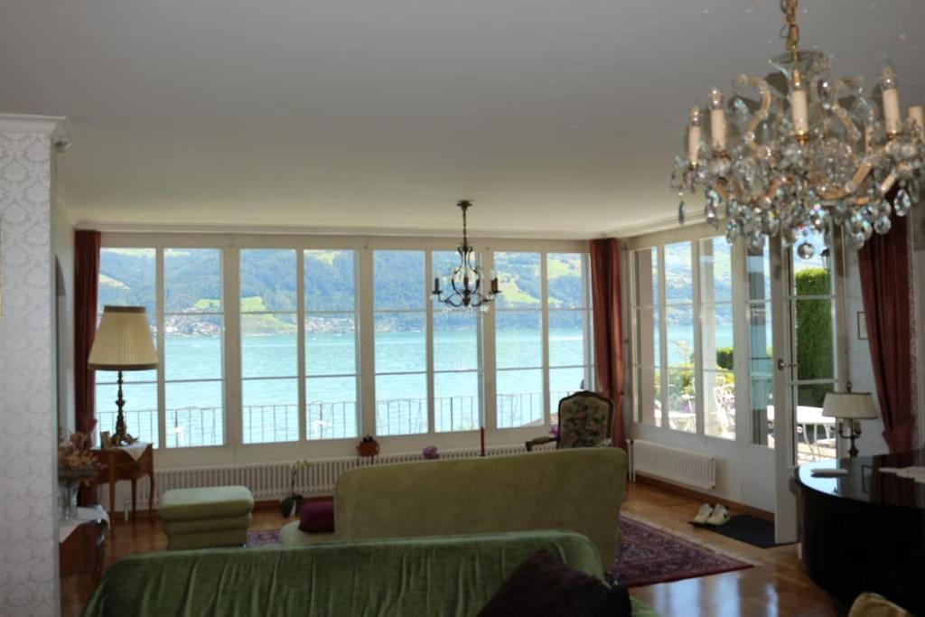 Wunderschöne Villa mit Privatstrand