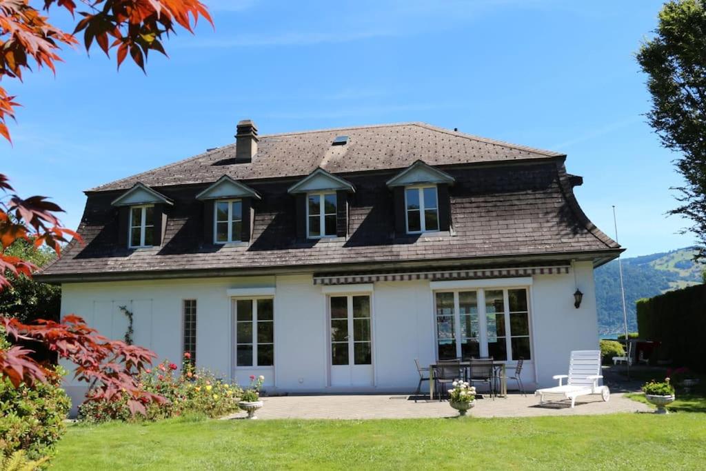 Wunderschöne Villa mit Privatstrand