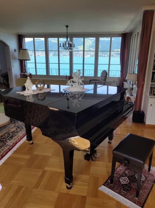 Wunderschöne Villa mit Privatstrand
