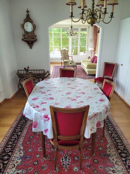 Wunderschöne Villa mit Privatstrand